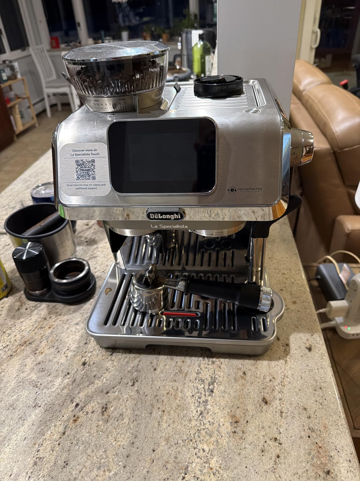 De'Longhi La Specialista Touch Espresso Machine with Grinder & Milk Frother - Cold Brew & Iced Coffee Maker, Burr Grinder, 10 Drink Presets, Compact Bean to Cup, Award-Winning Italian Design customer photo 1