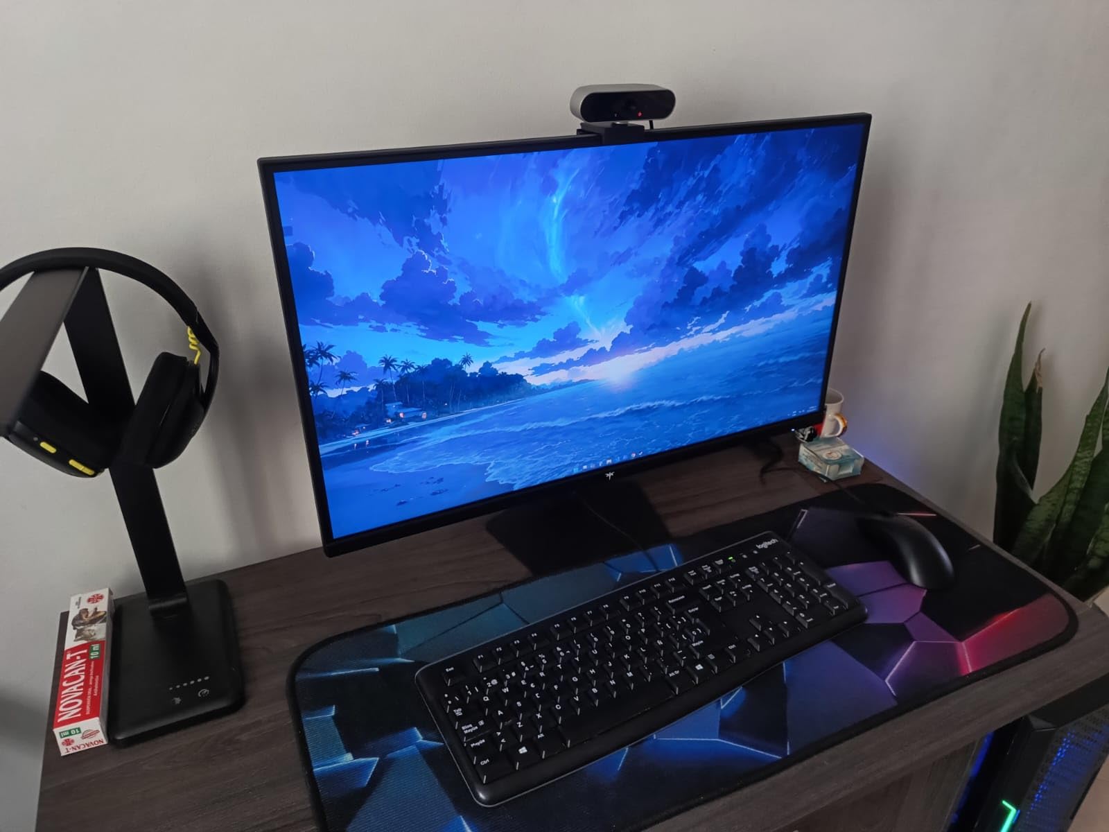 KTC 27 Inch Gaming Monitor - 2K QHD 2560 x 1440 Monitor, Up to 210Hz & 1ms, Bulit-in Speakers, Adaptive Sync, HDR400, 131% sRGB, IPS Monitors Gamer with HDMI 2.0 x 2 & DP1.4 x 2 customer photo 2