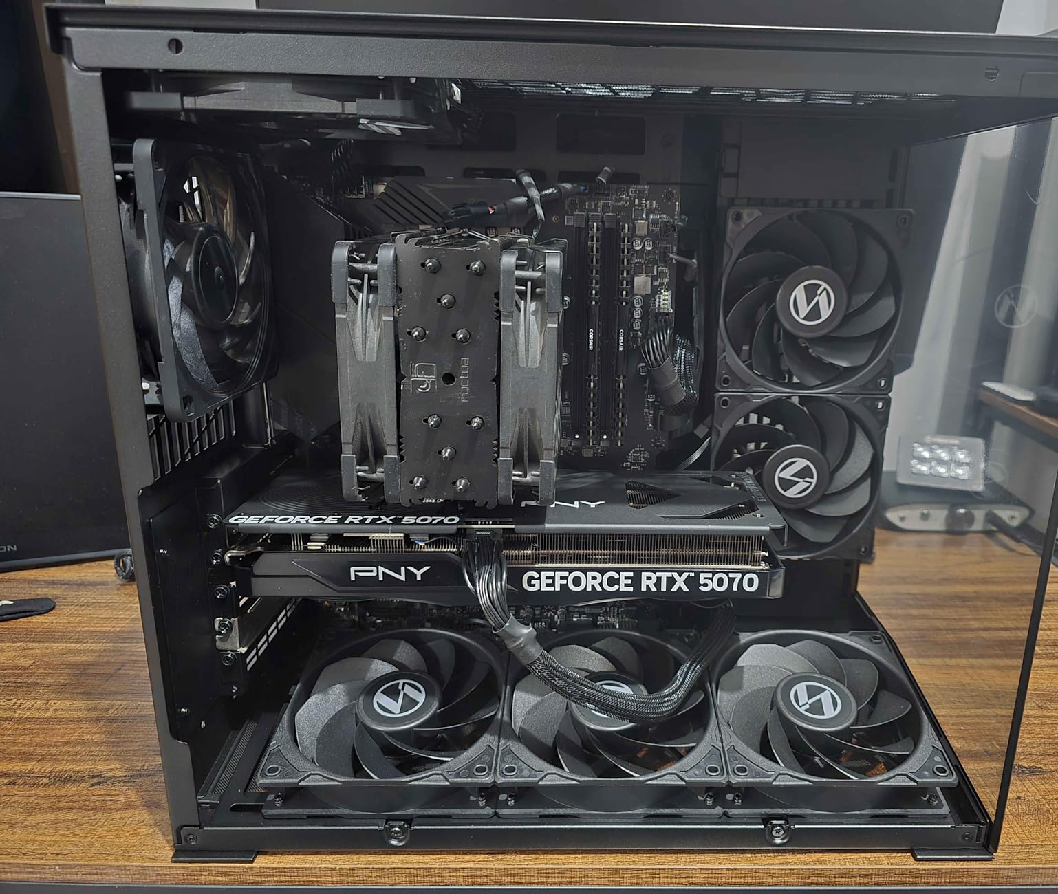 LIAN LI O11D MINI V2 Flow | Compact ATX Mid-Tower Airflow Computer Case | Panoramic View | High-Performance Airflow | Includes 5 x 120mm Reverse Blade Fans | Cable Management | Black (O11DMIV2FX) customer photo 2