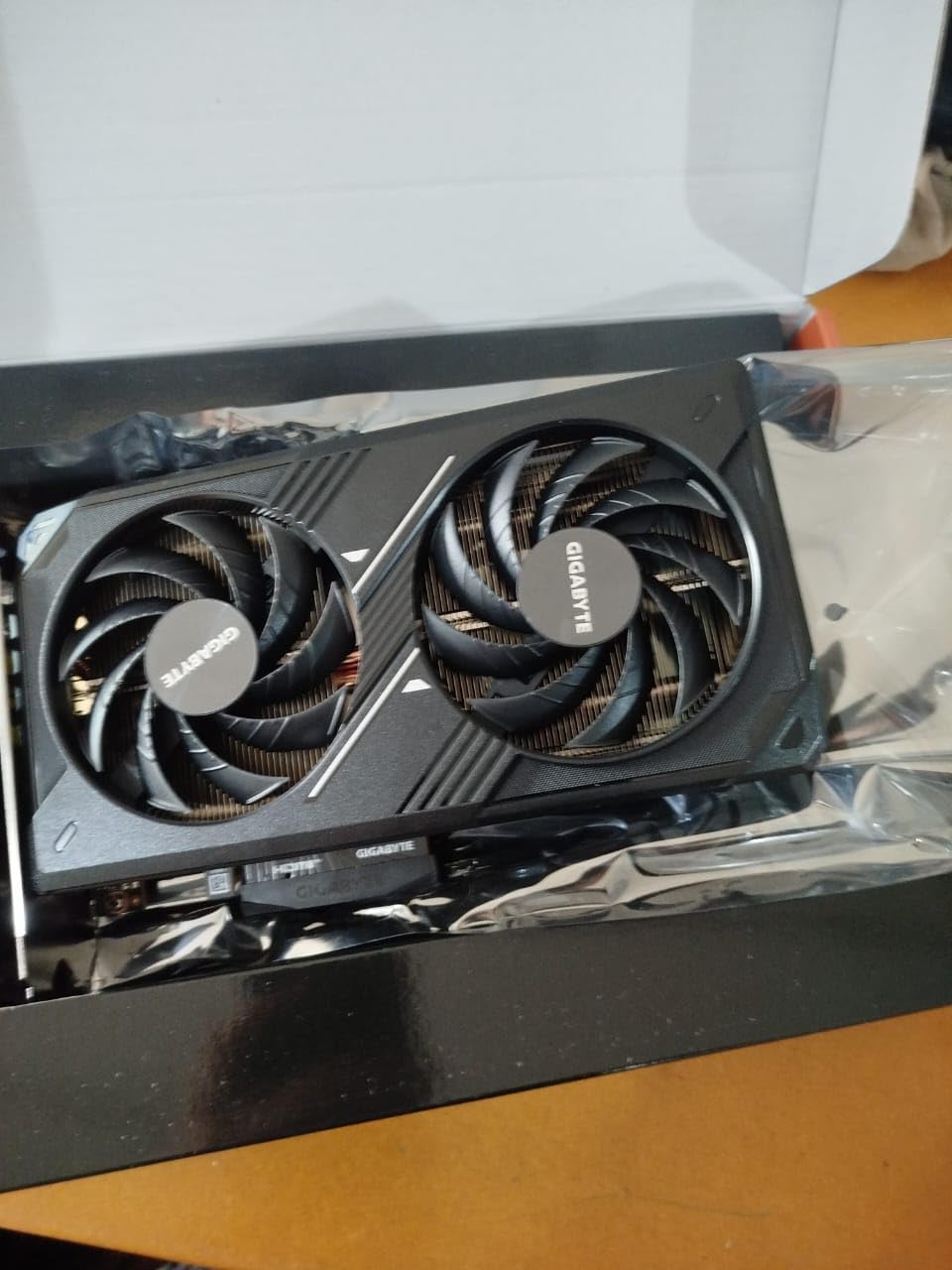 GIGABYTE GeForce RTX 5060 WINDFORCE OC 8G Graphics Card, Cooling System, 8GB 128-bit GDDR7, PCIe 5.0, Manufactured by NVIDIA, DisplayPort & HDMI - Video Output Interface, GV-N5060WF2OC-8GD Video Card customer photo 1