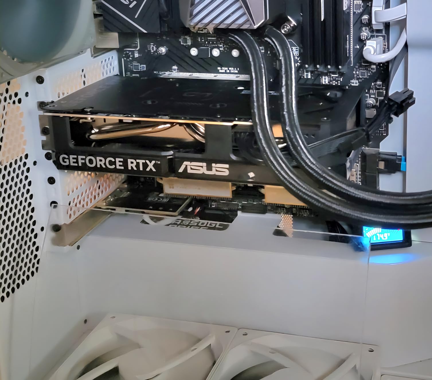 ASUS Dual GeForce RTX 5060 8GB GDDR7 OC Edition (PCIe 5.0, 8GB GDDR7, DLSS 4, HDMI 2.1b, DisplayPort 2.1b, 2.5-Slot Design, Axial-tech Fan Design, 0dB Technology, and More) customer photo 1