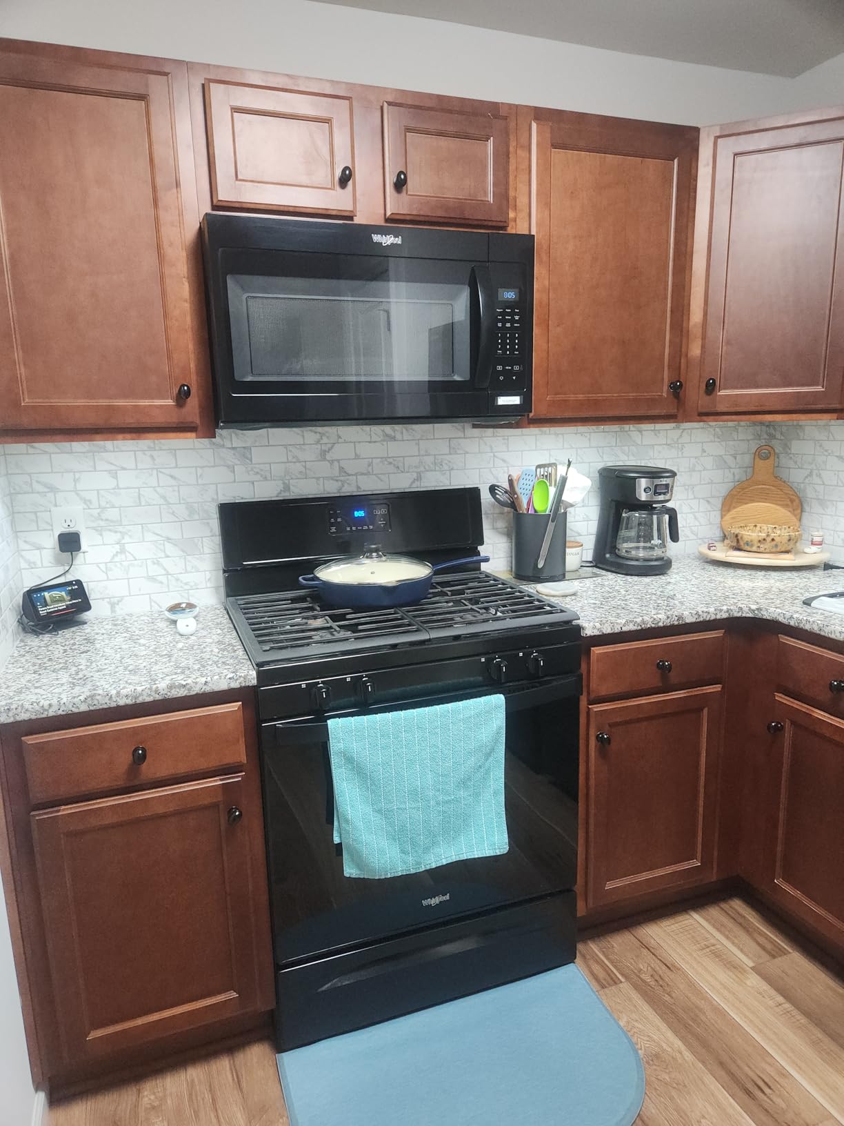 EZVALO 5-Pack Under Cabinet Lighting, 2400mAh Rechargeable Motion Sensor Light, 10inch Magnetic Closet Lights with Dimmable & 3 Color Temps, Wireless Motion Activated Lights with Remote for Kitchen customer photo 1