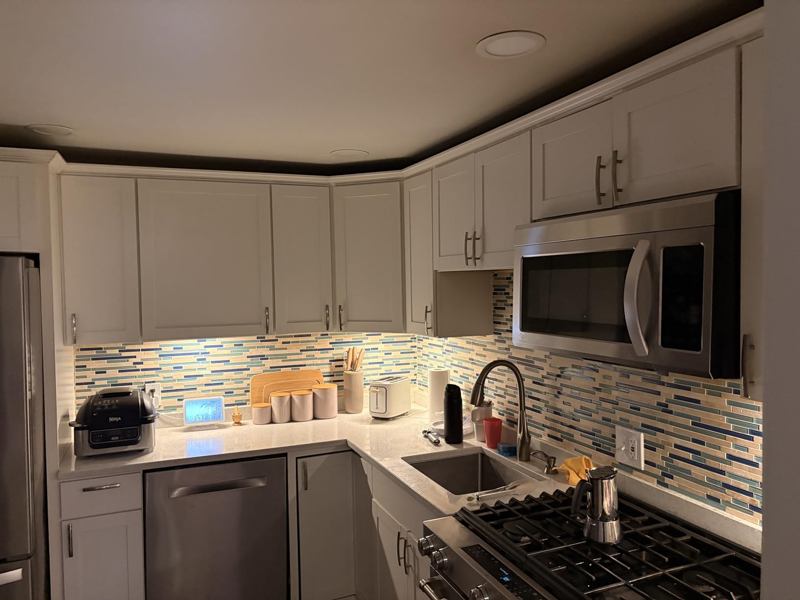 EZVALO 5-Pack Under Cabinet Lighting, 2400mAh Rechargeable Motion Sensor Light, 10inch Magnetic Closet Lights with Dimmable & 3 Color Temps, Wireless Motion Activated Lights with Remote for Kitchen customer photo 2