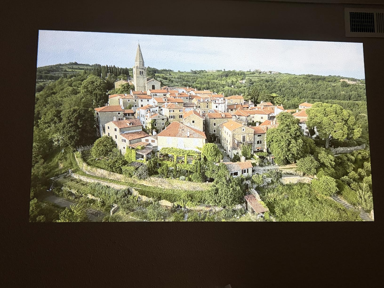 [2000 ANSI/Auto Focus & Keystone/Built-in APP] 4K Outdoor Projector with Wifi and Bluetooth, Smart Portable Projector with Built in Apps YouTube/PrimeVideo & Dolby, Home Theater Projector with HDR10+ customer photo 2