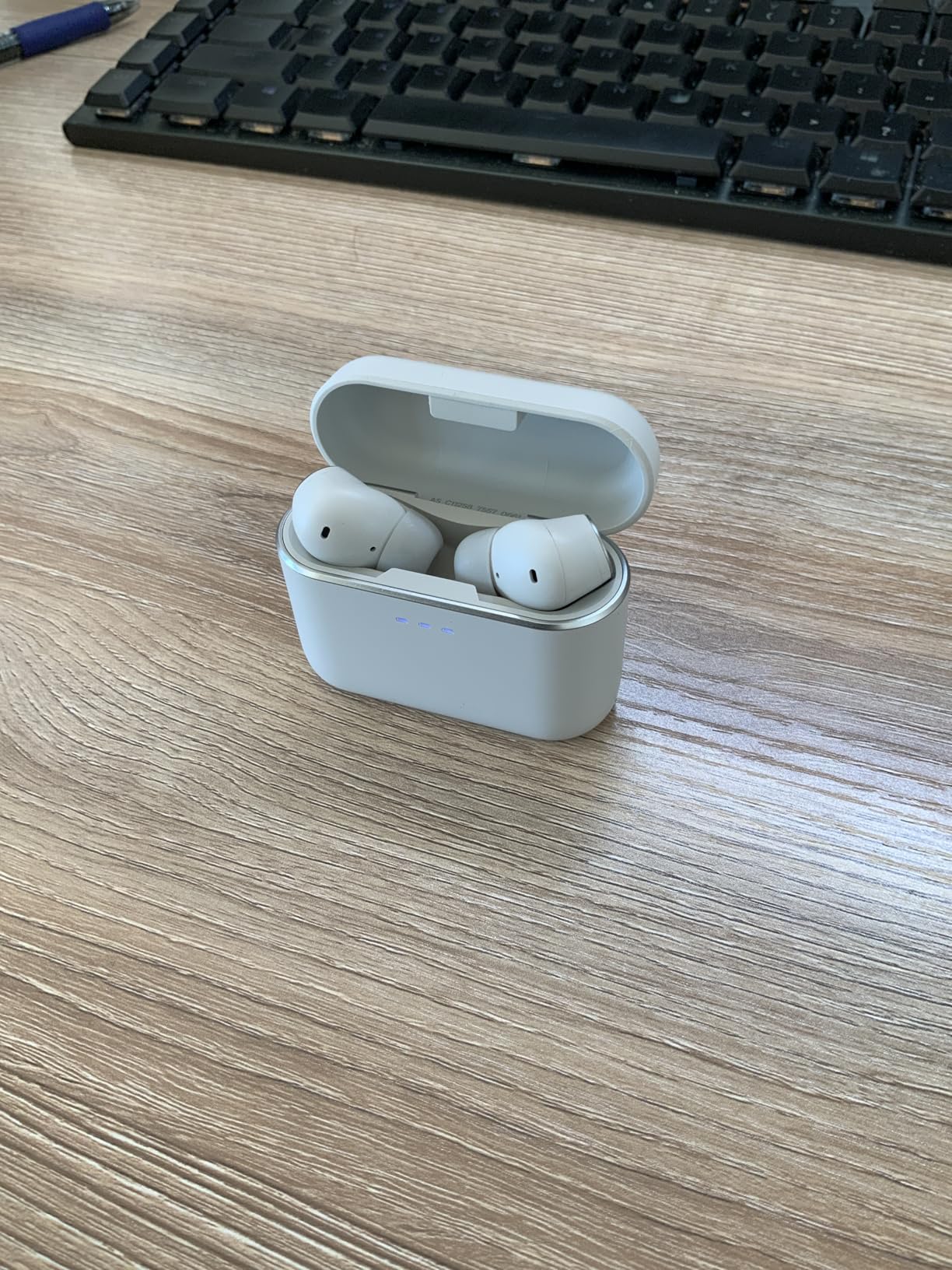 Cambridge Audio Melomania A100 Earbuds - in Ear True Wireless Headphones with Adaptive Active Noise Cancelling, aptX Lossless Bluetooth, Up to 39 Hour Battery Life with Charging Case - Black customer photo 1