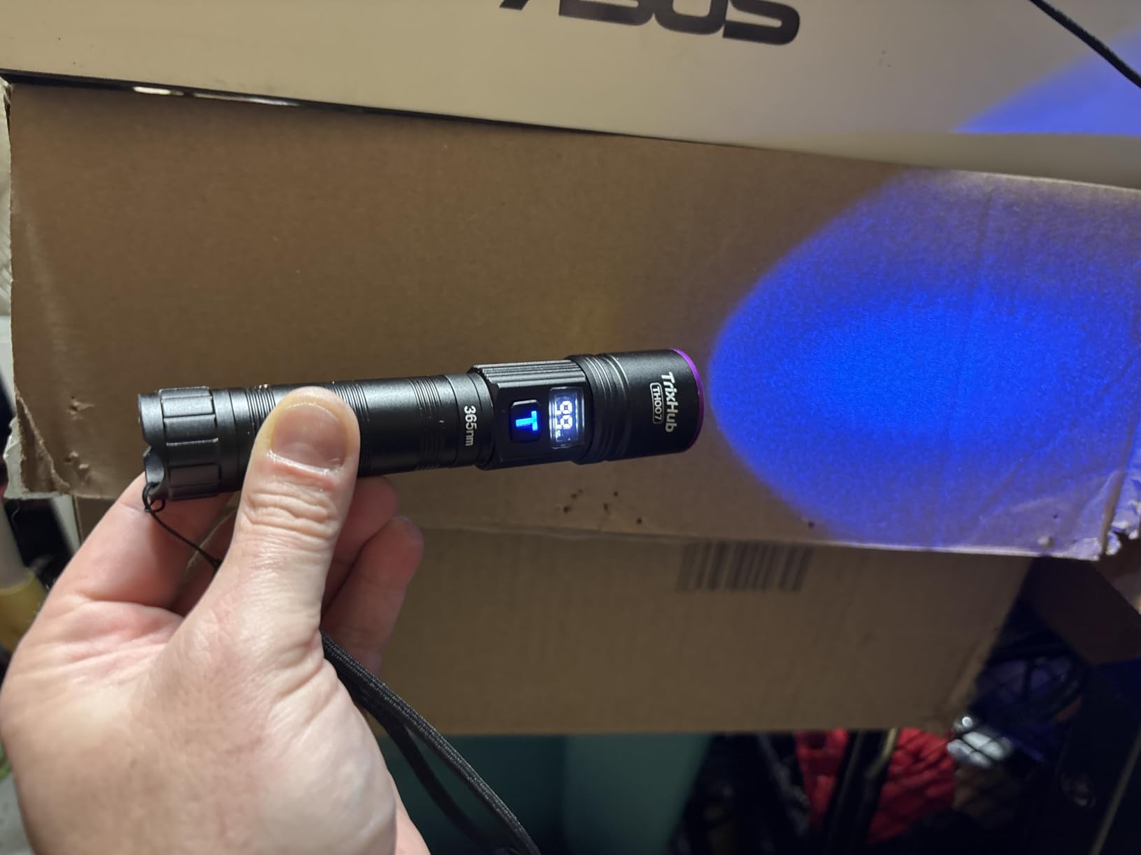 365nm Black Light Flashlight, UV Flashlight Rechargeable with LCD Display, Powerful Ultraviolet Lights for Pet Urine Detection, Resin Curing, Rockhounding, Scorpion, Uranium Glass, A/CLeak customer photo 2