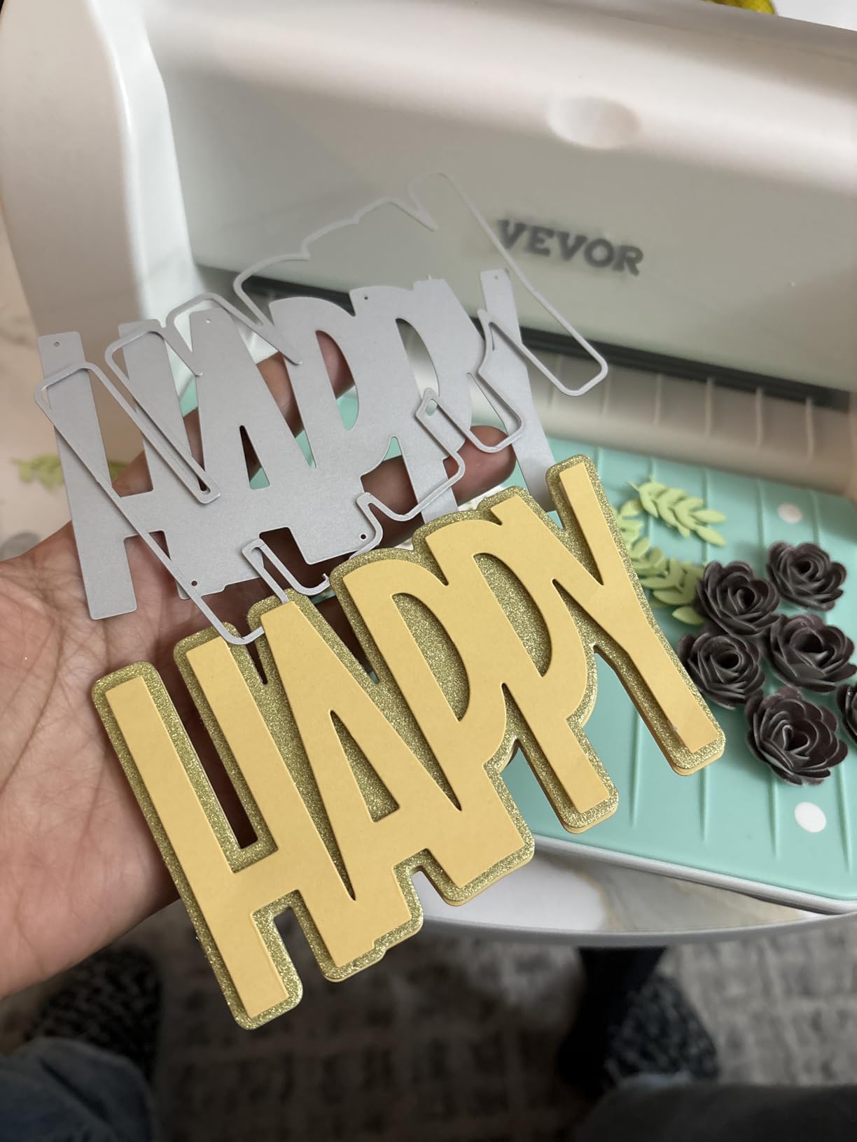 VEVOR Die Cutting and Embossing Machine, 9-Inch (A4) Opening Size, Manual Scrapbooking Machine Starter Kit, Foldable Complete Set with Embossing Folder, Plate, for Cardmaking, Scrapbooking, DIY Crafts customer photo 2