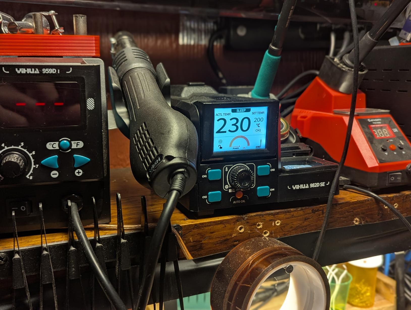 YIHUA 982D SE 200W Micro Soldering Kit with Precision Soldering Iron Station with 11 Soldering Tips, Lead-Free Solder, Auto Temperature Calibration Function customer photo 1