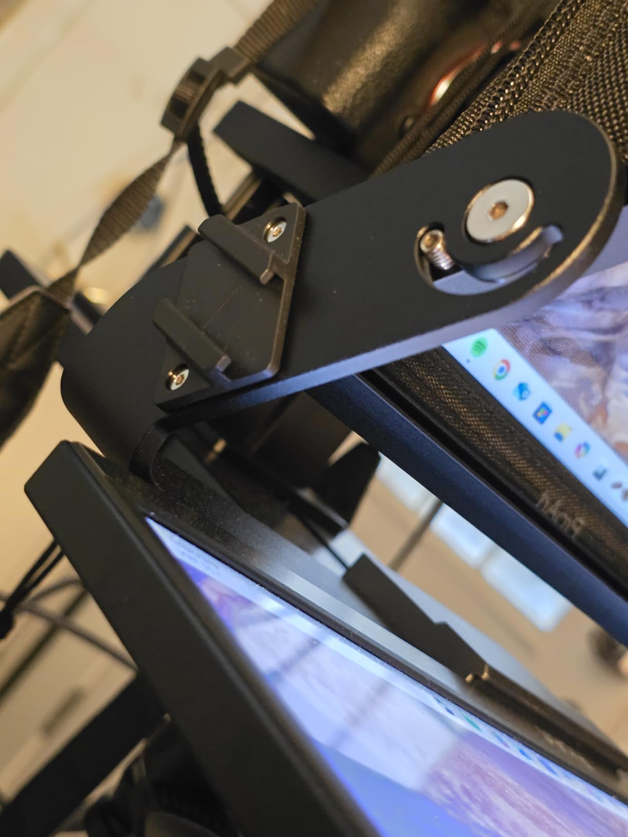 NEEWER 2 in 1 Teleprompter 11 Inch with Monitor for Windows MacOS, Supports Screen Mirroring, Portable Prompter for Camera Mobile Phone Webcam for YouTube Twitch Live Streaming Conference, X11 customer photo 2