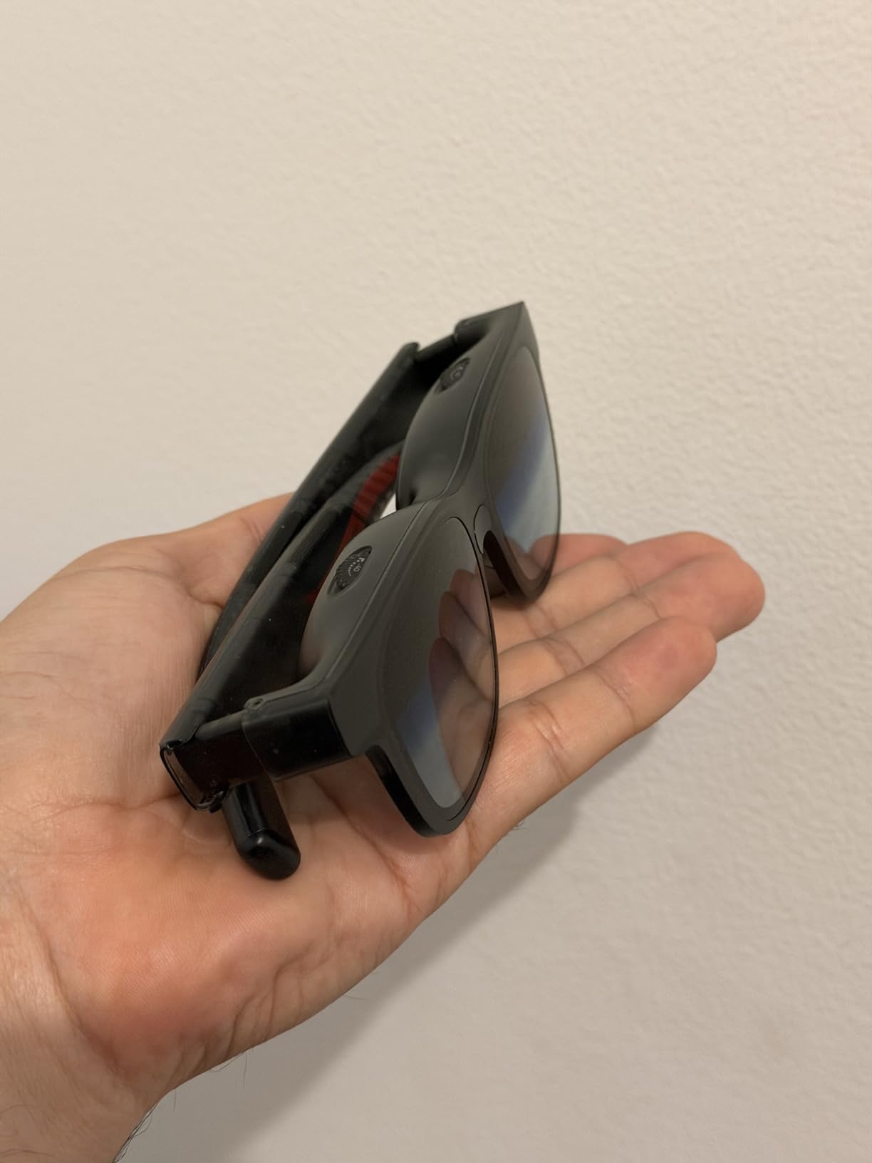 VITURE Luma Pro XR Glasses - 152 inch 1200p 120Hz Ultra Sharp Display, 52° FOV, Electrochromic Film, Harman Audio customer photo 1