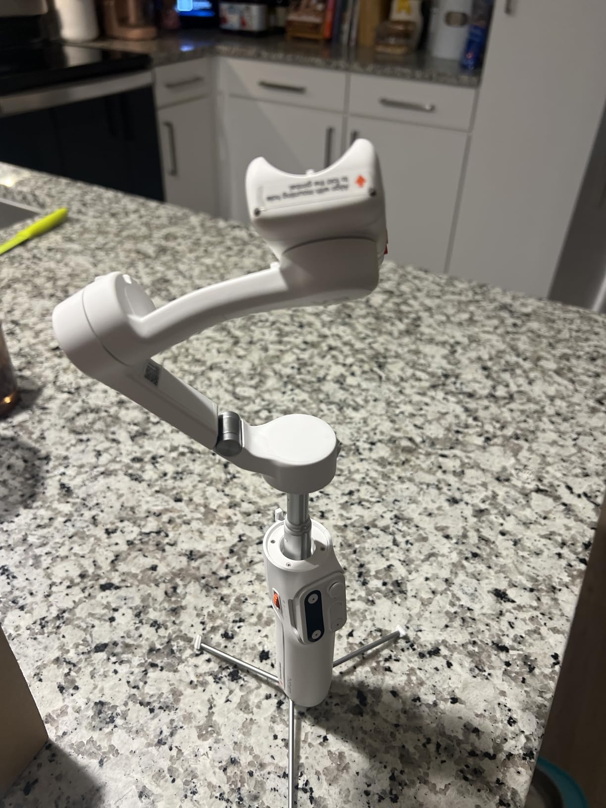 hohem iSteady V3 Ultra Gimbal Stabilizer for iPhone, Phone Gimbal with AI Auto Tracking, Detachable Touchscreen Remote, Built-in Extension Rod, Tripod, Fill Light, for Vlog, Travel, Pet, Fitness customer photo 1