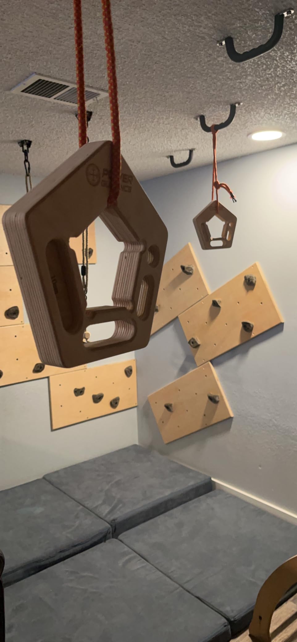 POWER GUIDANCE Hangboard Climbing Finger Board Climbing Board to Strengthen The Climbing Grip Made of Wood for Indoors and Outdoors customer photo 1