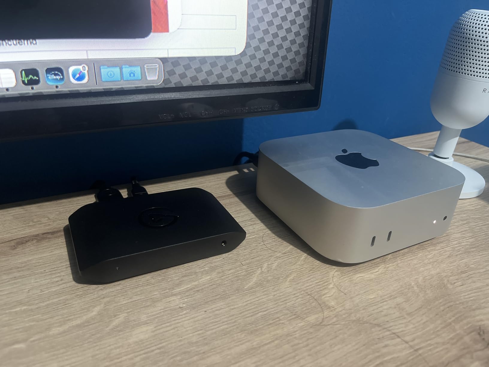 Elgato 4K S - External Capture Card for PS5, Xbox Series X/S, Switch 2, PC, Mac, iPad | 4K60, 1440p120, or 1080p240 Passthrough and Capture, HDR10, VRR, USB-C, Near-Zero Latency customer photo 1