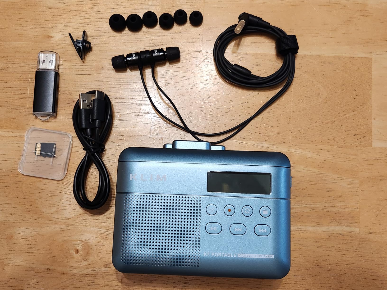 KLIM K7 Cassette Tape Player - Cassette to MP3 Converter - Portable - Built-in Microphone & Speaker - Rechargeable Battery - Earphones - 16GB SD Card - Blue customer photo 2