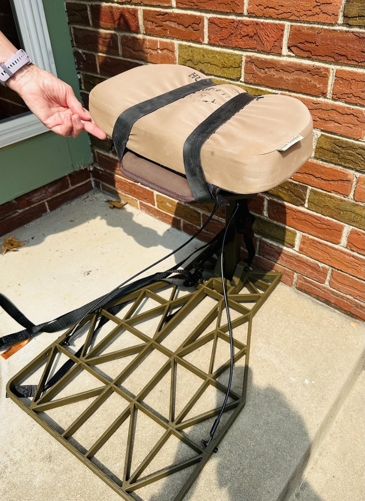 UIIHUNT Hang On Tree Stands, Cast Aluminum Lock On Tree Stand for Deer Hunting, 11.4 lb Lightweight Hang-On Treestand with 27.8