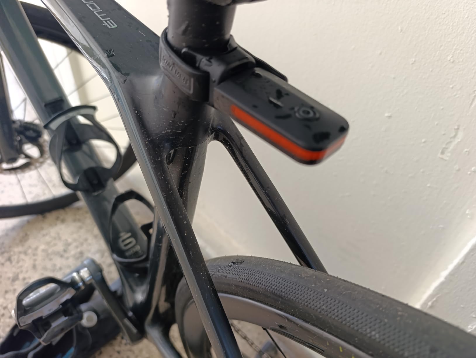 RAVEMEN CL01 Bike Tail Light, 300° Wide-Angle Rear Bicycle Light for Night Riding, Saddle Mount Bike Taillight Safety Accessories with Auto On/Off, Brake Sensing, 5 Modes, 2 Mounting Ways customer photo 1