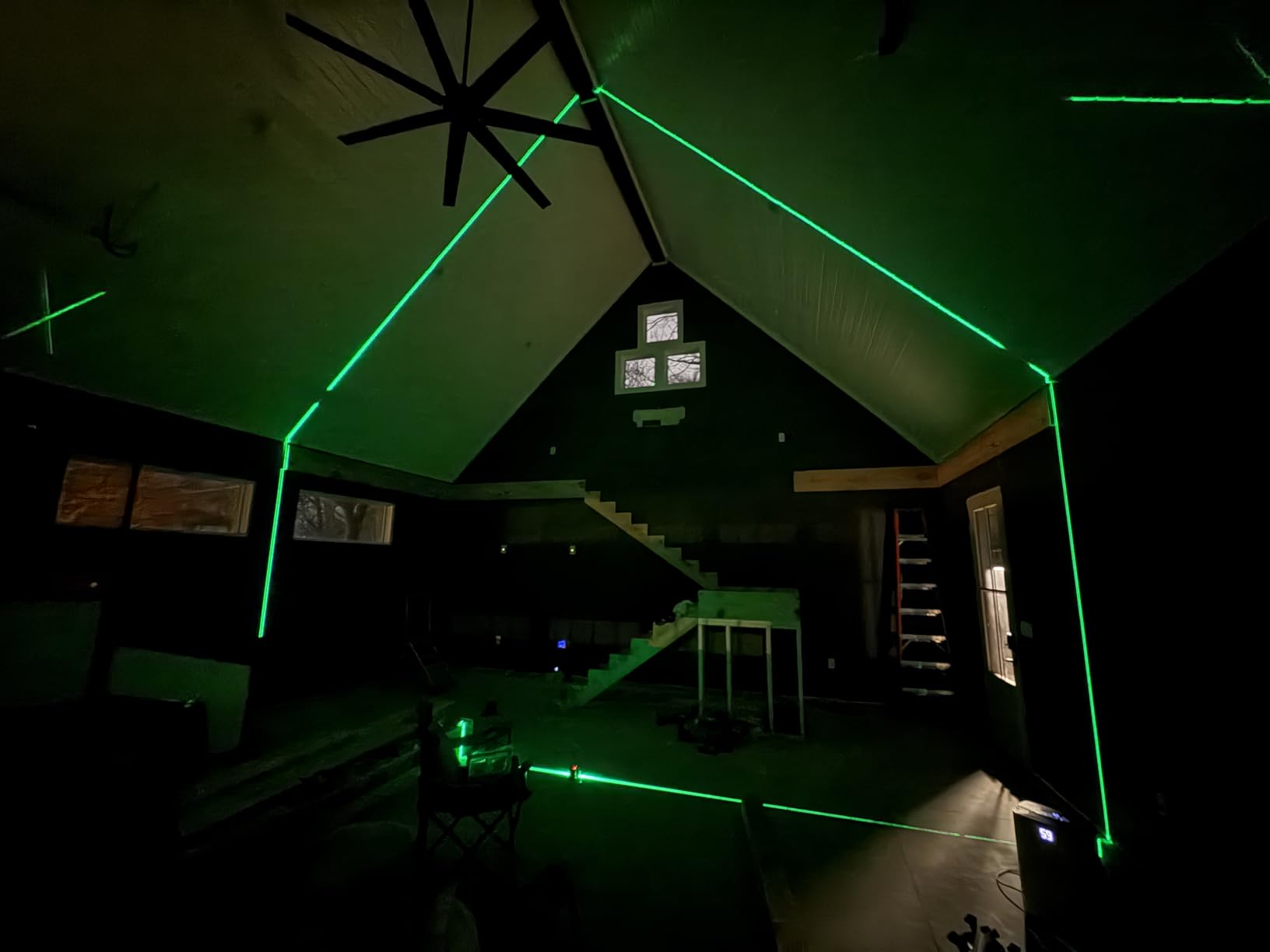 Klein Tools 93MCLPG Compact Self-Leveling Laser Level with Plumb Spot, Bright Green Cross Line, 75-Foot Range, Laser Class 2, Power Output <1mW, Magnetic Mount customer photo 1