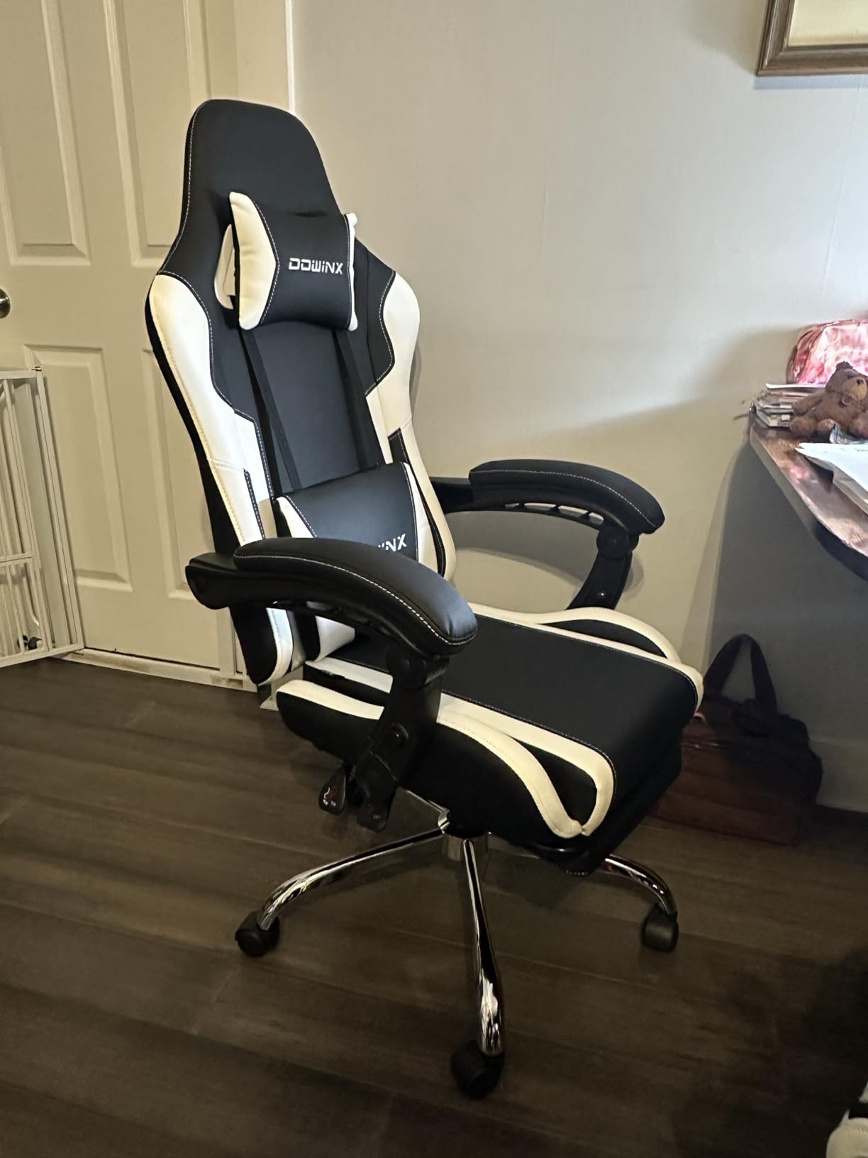 Dowinx Ergonomic Gaming Chair with Footrest, Heavy Duty 330lbs Office Chair, Massage Lumbar Support, Adjustable Height & Headrest Pillow, Comfortable for Back Pain Relief Streaming Long Gaming White customer photo 2