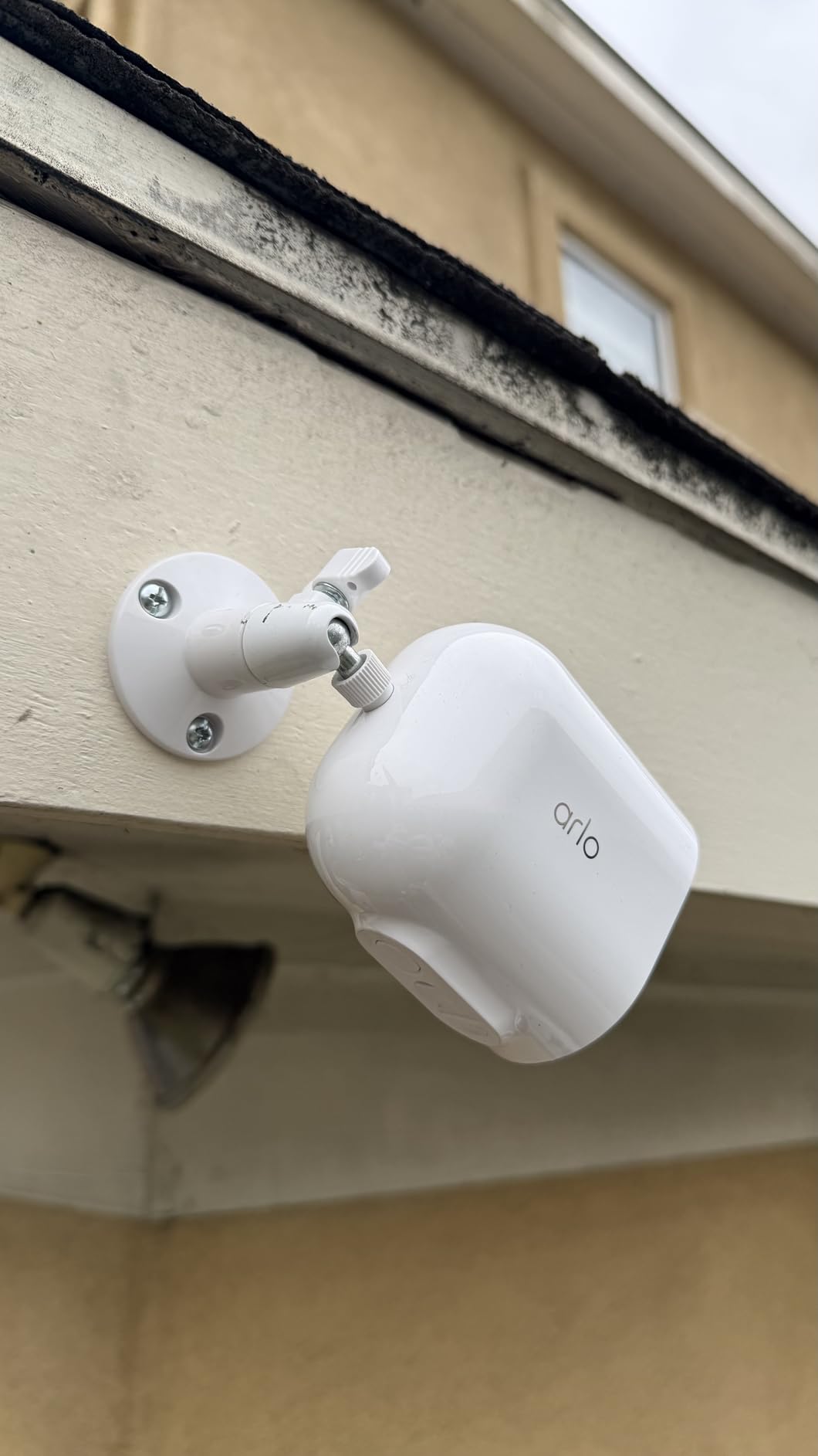 Arlo Pro Security Camera 2K HDR (6th Gen, 2025 Release) - Wireless Outdoor Camera, Rechargeable Removeable Battery, Emergency Response, 1-Month Trial of Secure Plan, 4 Cam, White, Motion Alert customer photo 2