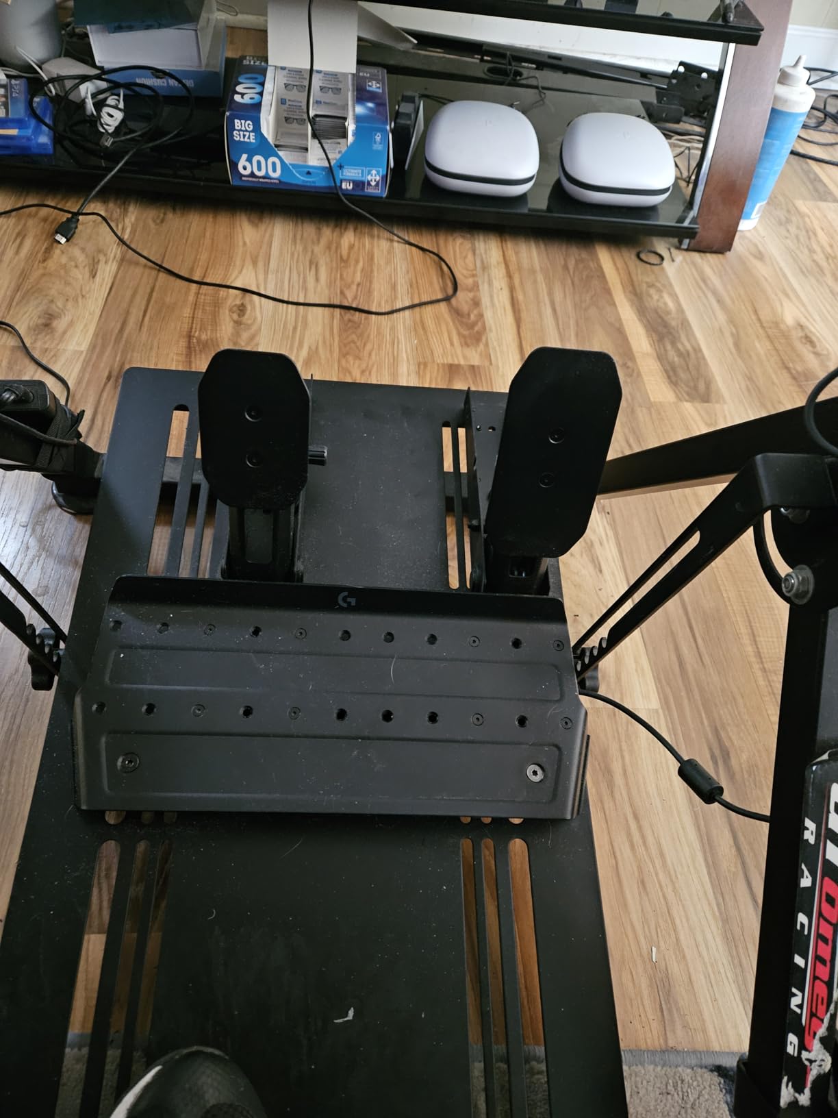 Logitech G RS Pedals - Sim Racing Pedals with 75 kg Load Cell Brake, Adjustable Pedal Positions, Modular Design, Robust Extendable Steel Frame customer photo 1