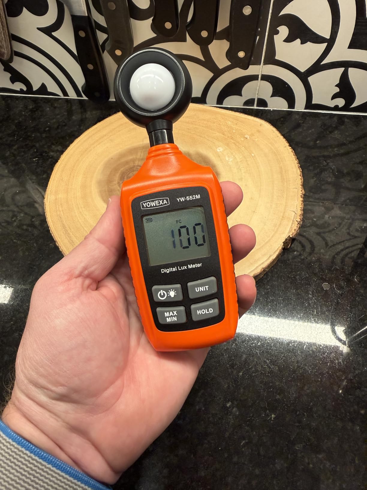 YW-552M Digital Light Meter, 0-200,000 Lux (0-20,000 Foot Candles), Backlight, Max/Min, Data Hold, Lux/Fc Unit Switch, for Plants, Office, Indoor Lighting, and More customer photo 2