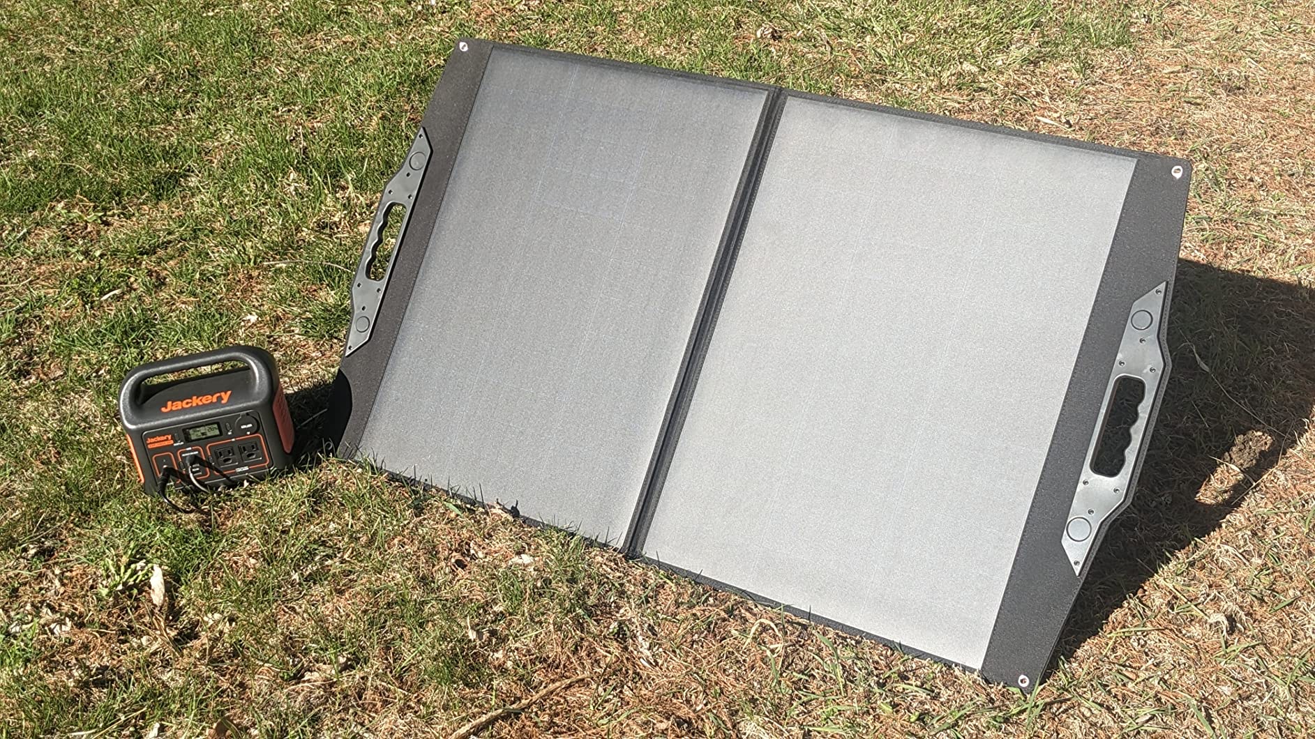 FlexSolar 25W Ultra-Portable Solar Panel Charger with Quick Charge, USB-A & USB-C Ports, Ultra-Lightweight for Outdoor Emergency Power, Backpacking, Hiking, and Camping customer photo 1