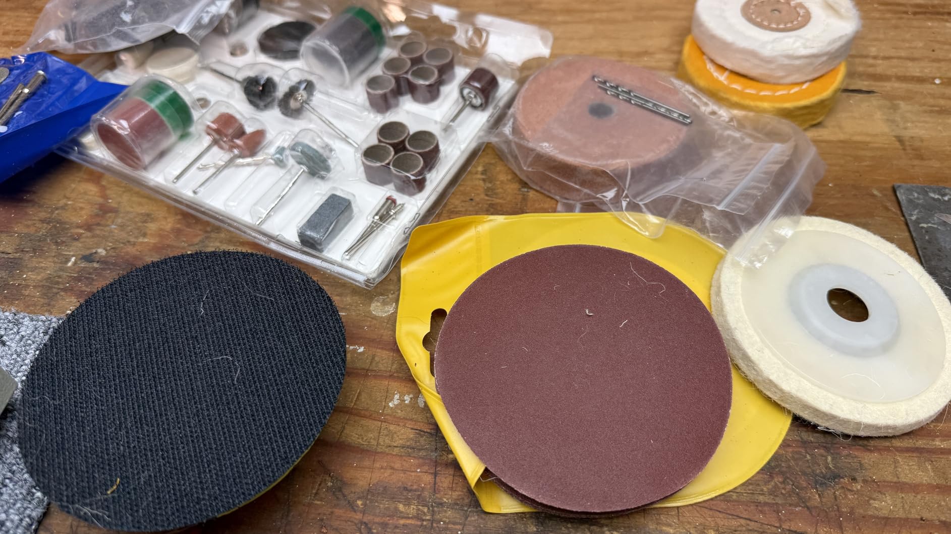 Jewelry Polisher, Adjustable Digital Display Bench Buffer, Dental Bench Polisher, Including Cotton Cloth Polishing Wheel, Abrasive Fiber Wheel, Grinding Wheel, Safety Glass, Polishing Paste, etc. customer photo 2