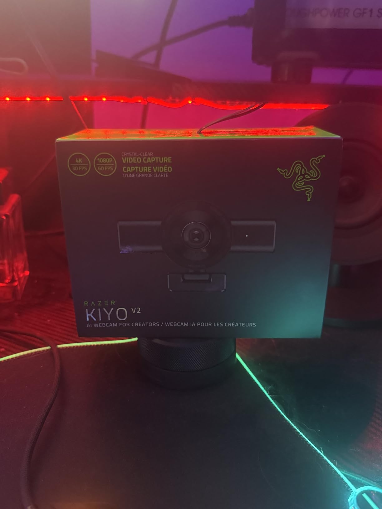 Razer Kiyo V2 Streaming Webcam: 4K 30 FPS, 1080p 60 FPS - AI Powered Auto-Framing - Built-in Microphone - Ultrawide Angle Lens - Privacy Cover - Works with OBS, Xsplit, Discord, Zoom, Teams - Black customer photo 2