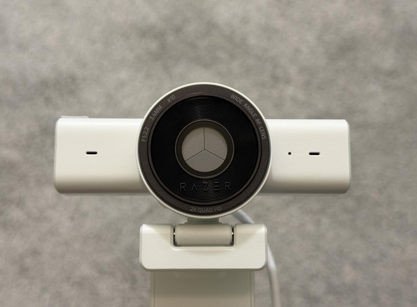 Razer Kiyo V2 X Streaming Webcam: 1440p 60 FPS - Auto Focus - Built-in Microphone - Wide Angle Lens - Integrated Privacy Shutter - Works with OBS, Xsplit, Streamlabs customer photo 1