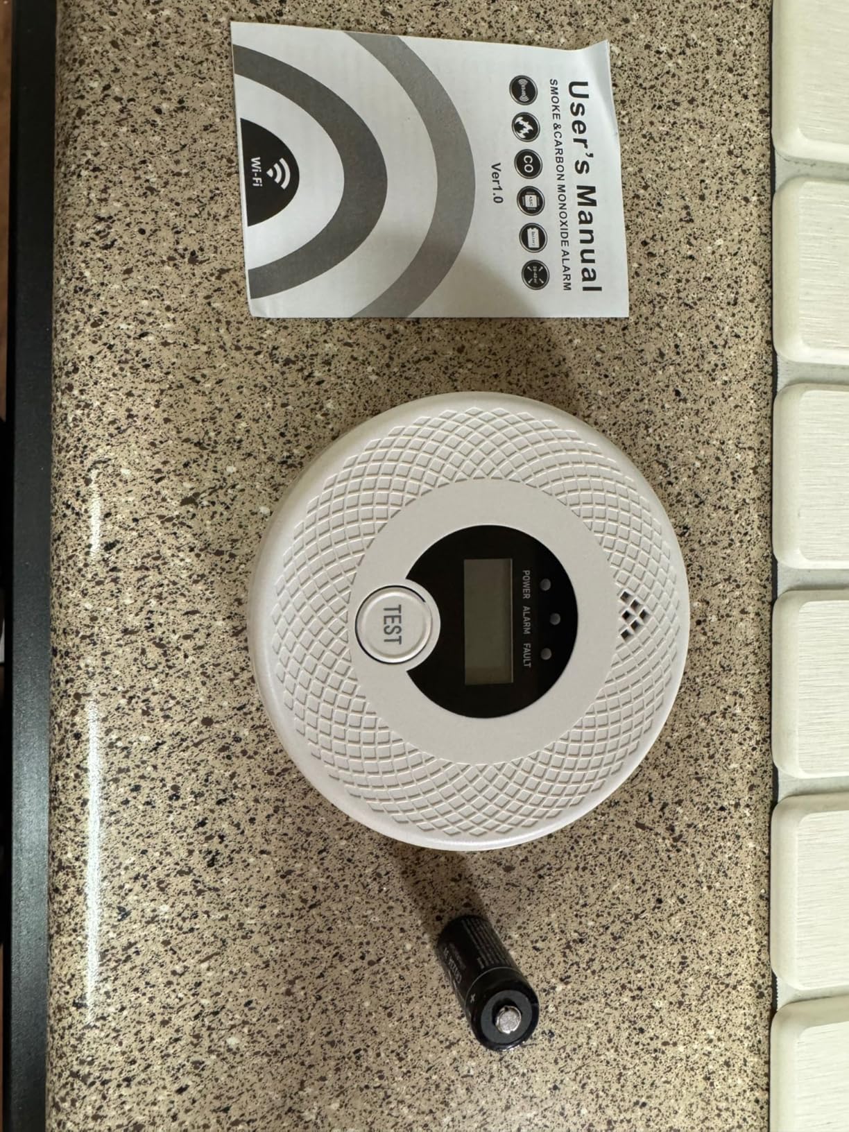 1-Pack Smart Smoke and Carbon Monoxide Detector with App Notifications, Replaceable Battery, Wi-Fi Smoke and CO Detector Combo for Home and Office, Easy Setup customer photo 2