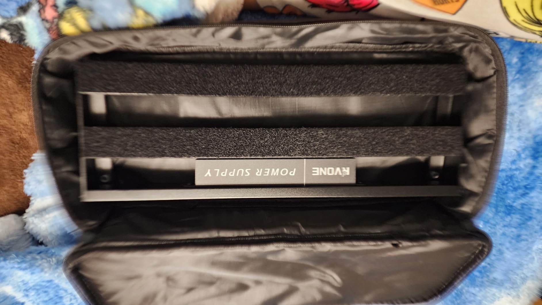 Guitar Pedal Board with Power Supply, 10 Isolated Outputs Aluminum Alloy Portable Board with Bag, Compact Mini Powered Pedalboard for Guitar Effects (14.5