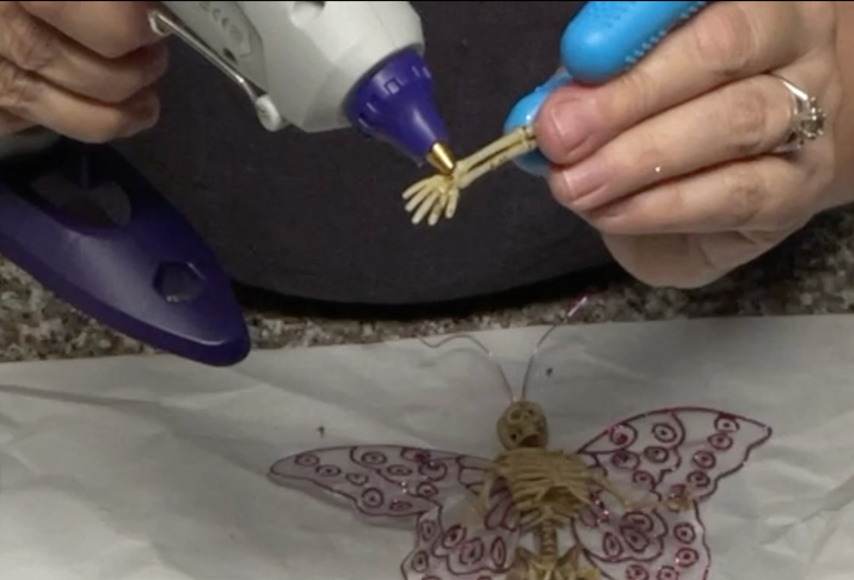 MONVICT 7.4V Cordless Hot Glue Gun with Holder Base, Digital Display Adjustable Temp, Smart Auto-Off, Silicone Pad, 2.6A Rechargeable Battery, Full Size Handheld Electric Power with 10 Glue Sticks customer photo 2