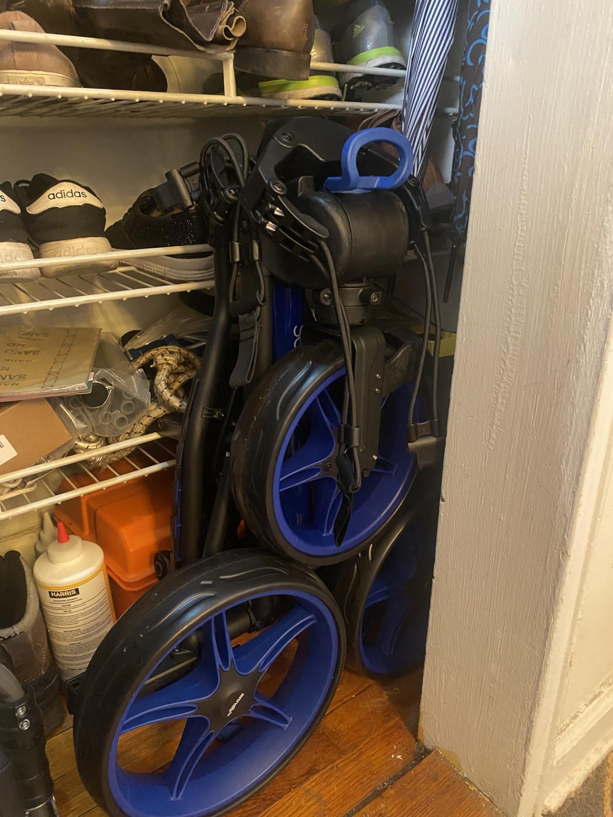 SereneLife Golf Cart Lightweight Foldable Golf Push Cart - Aluminum Folding Trolley with Adjustable Handle, Elastic Bag Straps, Dual Brakes, Scorecard & Cup Holders for Easy Maneuverability customer photo 2