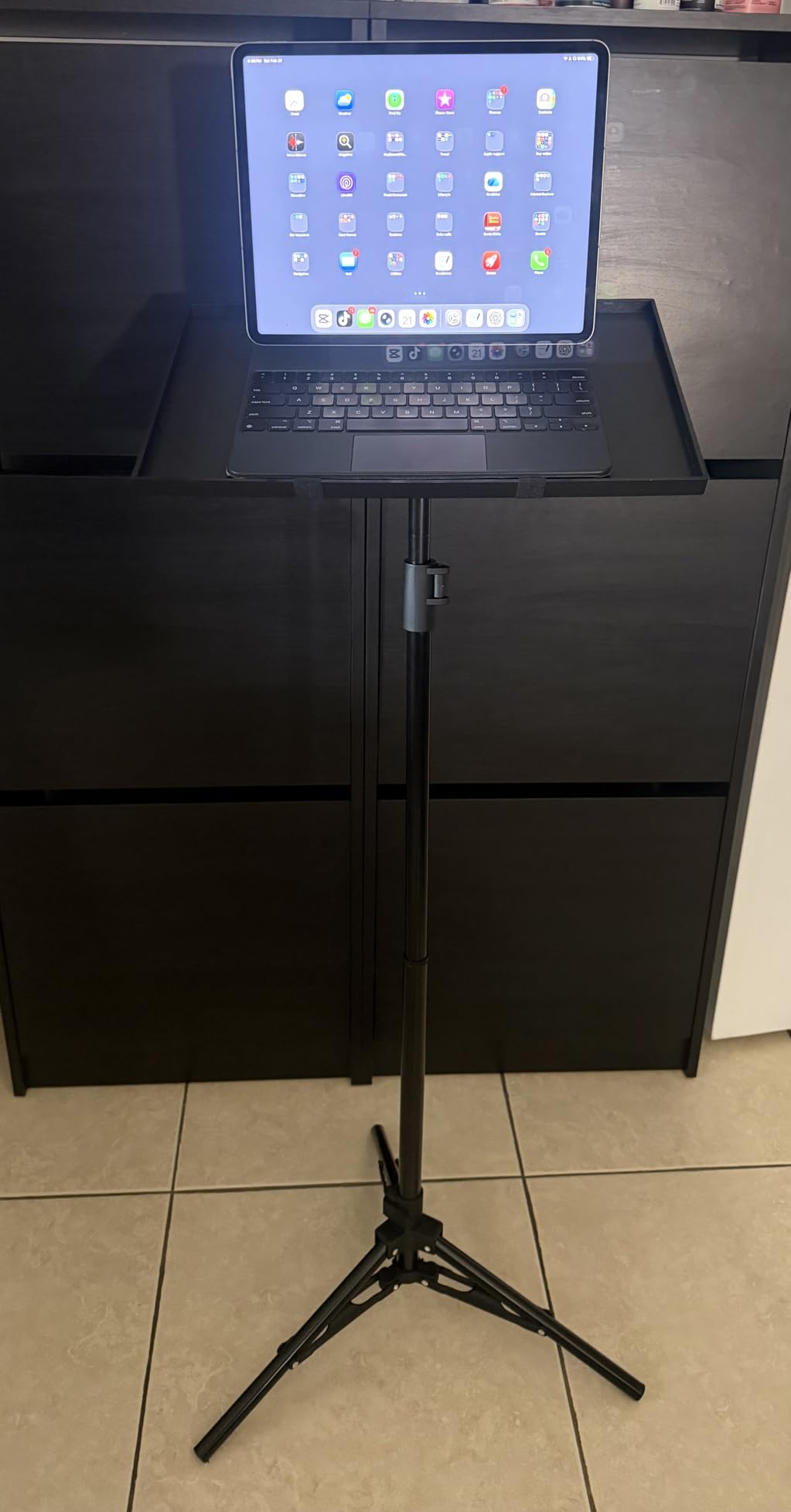 Lusweimi Projector Stand Tripod, 56 Inch Height Adjustable Laptop Stand with 16x11 Inch Tray, Portable Projector Mount customer photo 1