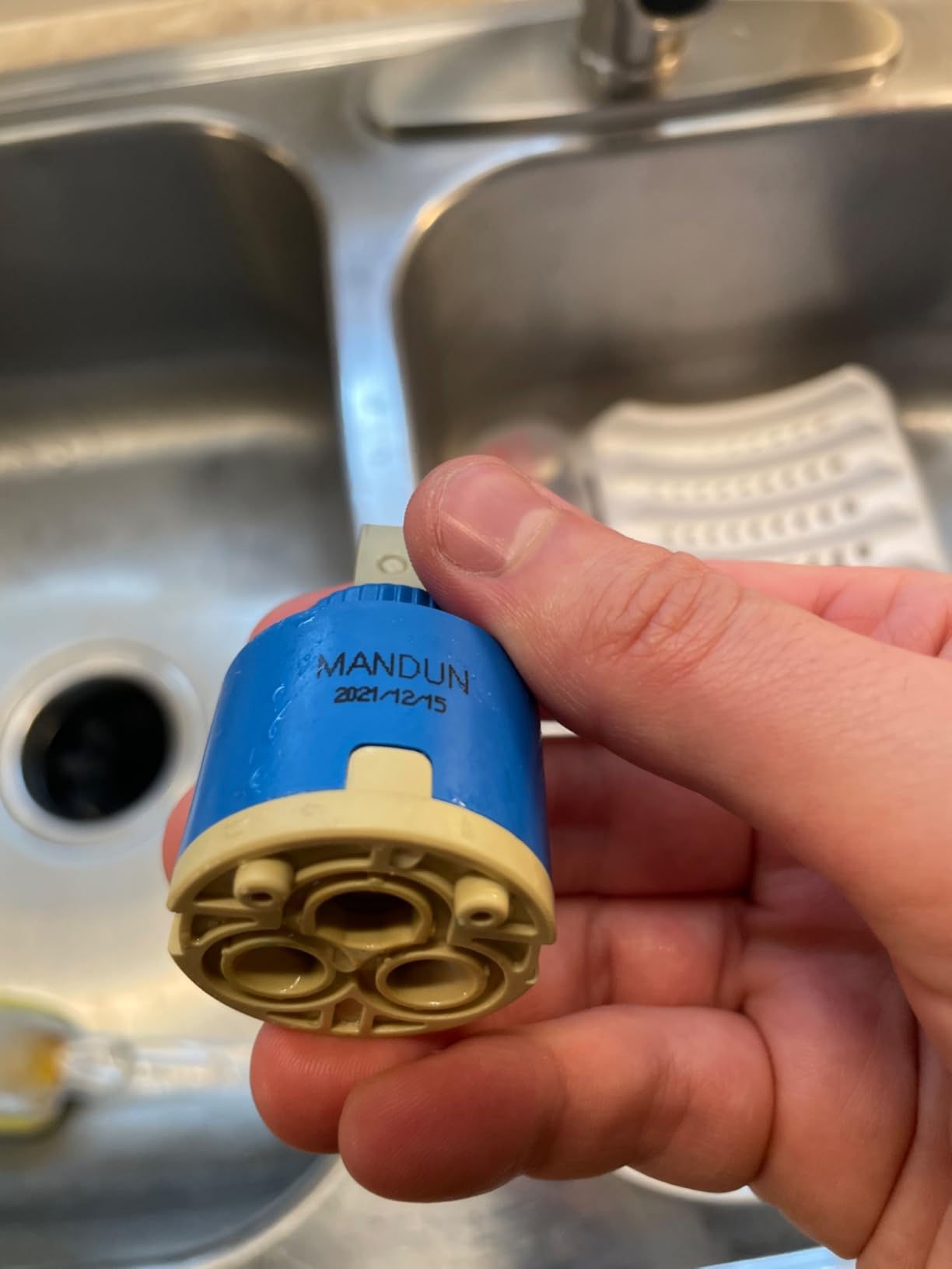 WEWE Touchless Kitchen Sink Faucet with Soap Dispenser, Single Handle Kitchen Faucets with Pull Down Sprayer Smart Motion Sensor Stainless Steel, Brushed Nickel customer photo 2