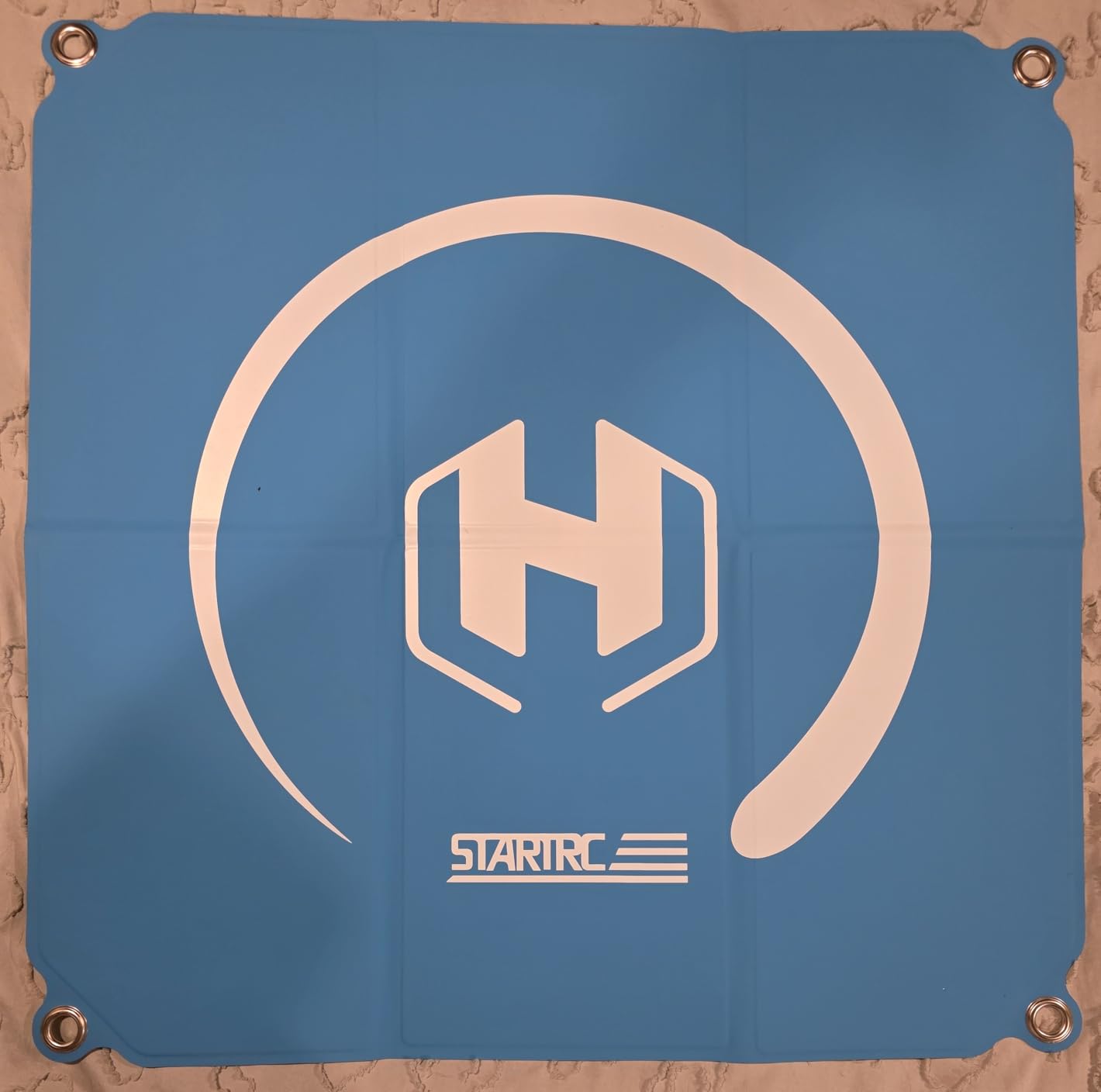 STARTRC Drone Landing Pad,Fast-Foldable Double Sided Waterproof Drone Launch Pad Weighted for DJI NEO 2/Mini 5 Pro/Mini 3/Mini 4K/Mini 4 Pro/Avata 2/Flip/Mavic 4/Air 3s/RC Quadcopters Accessories(22-inch/55cm) customer photo 1