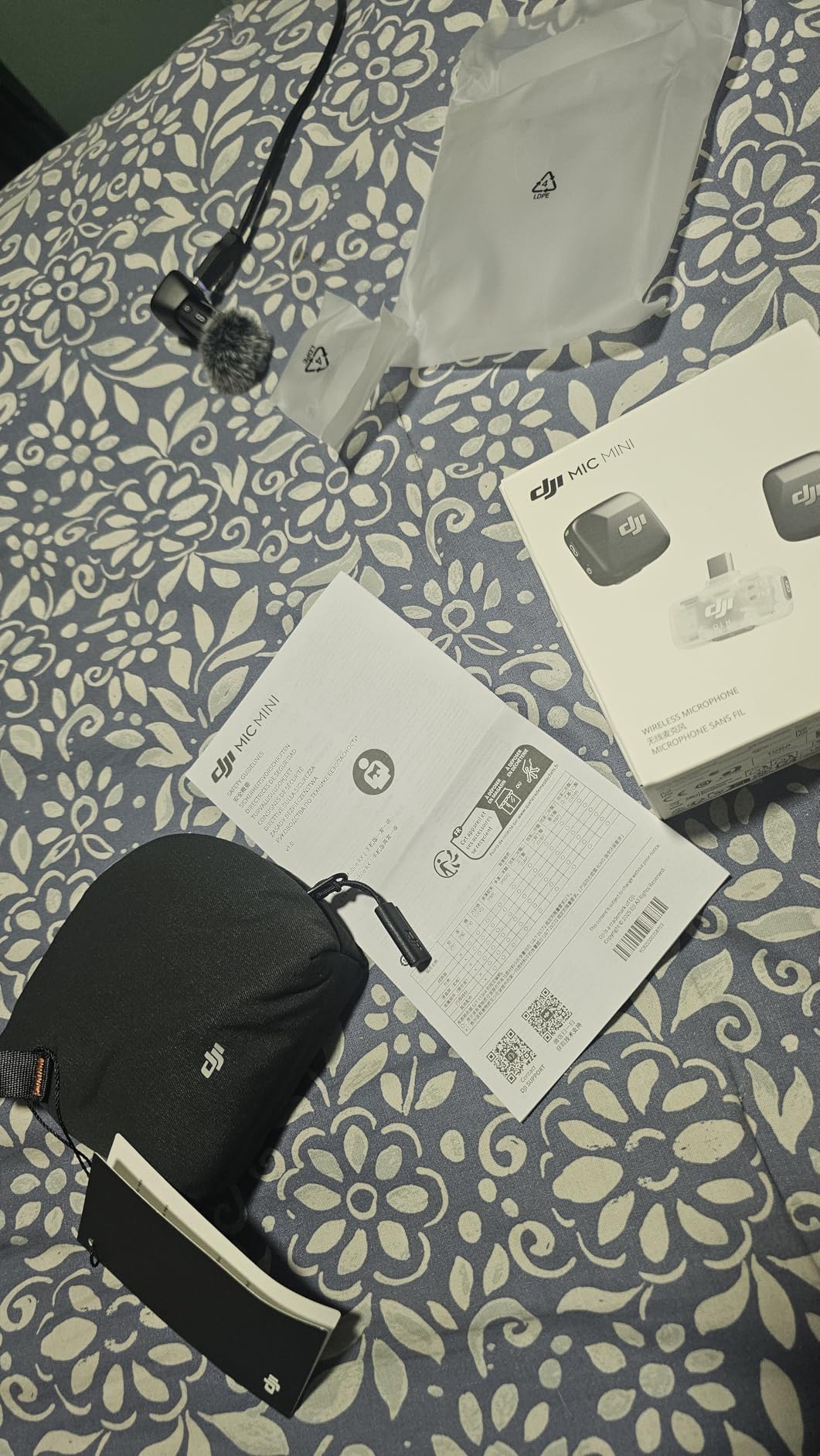 DJI Mic Mini (2 TX + 1 Mobile RX), Wireless Lavalier Microphone for iPhone 17/16/15 & Android/PC/Tablet, Plug-and-Play, 300m Transmission, Ultralight, Active Noise Cancelling, YouTube, Vlog, Streaming customer photo 2