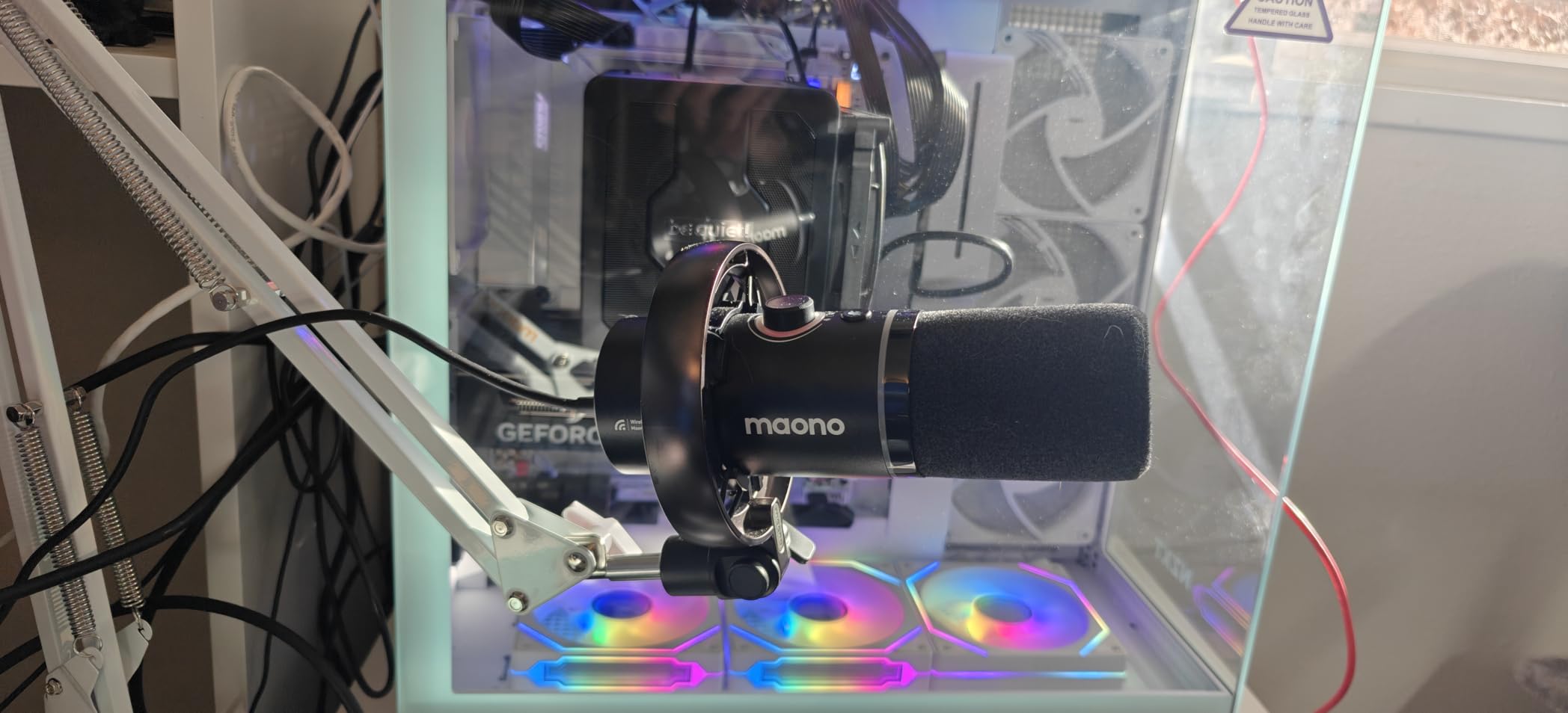 MAONO PD200W Hybrid Wireless Podcast Microphone for PC, Dynamic XLR USB Mic with Desktop Stand, Software, Noise Cancellation, for Vocal Recording, Streaming, Content Creation, Home Studio, Voiceover customer photo 1