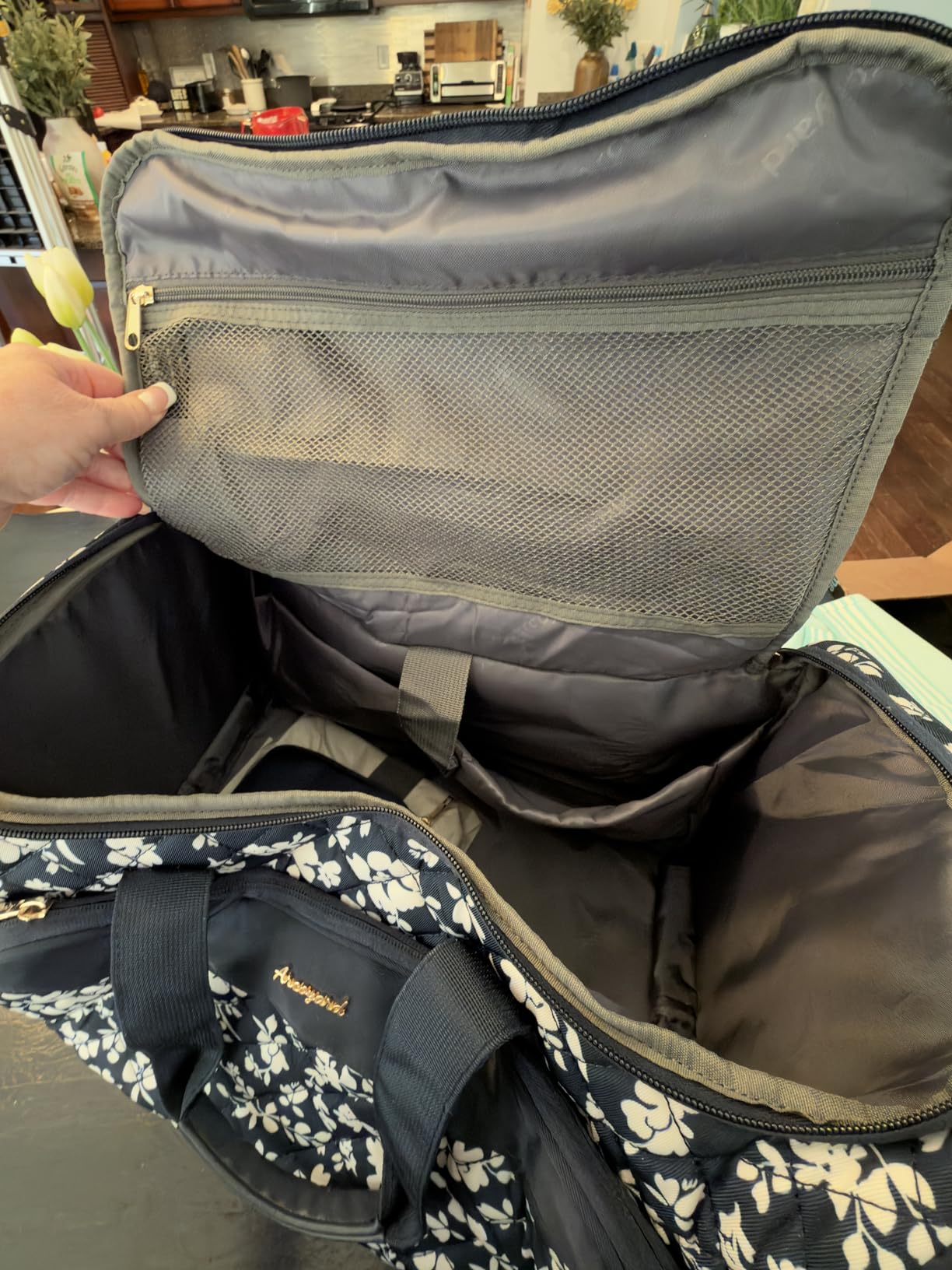 Sewing Machine Case with Wheels, Rolling Sewing Machine Carrying Case with Removable Bottom Pad & 2 Packing Cubes Storage, No Installation Required, Compatible with Singer, Brother, Brown customer photo 1