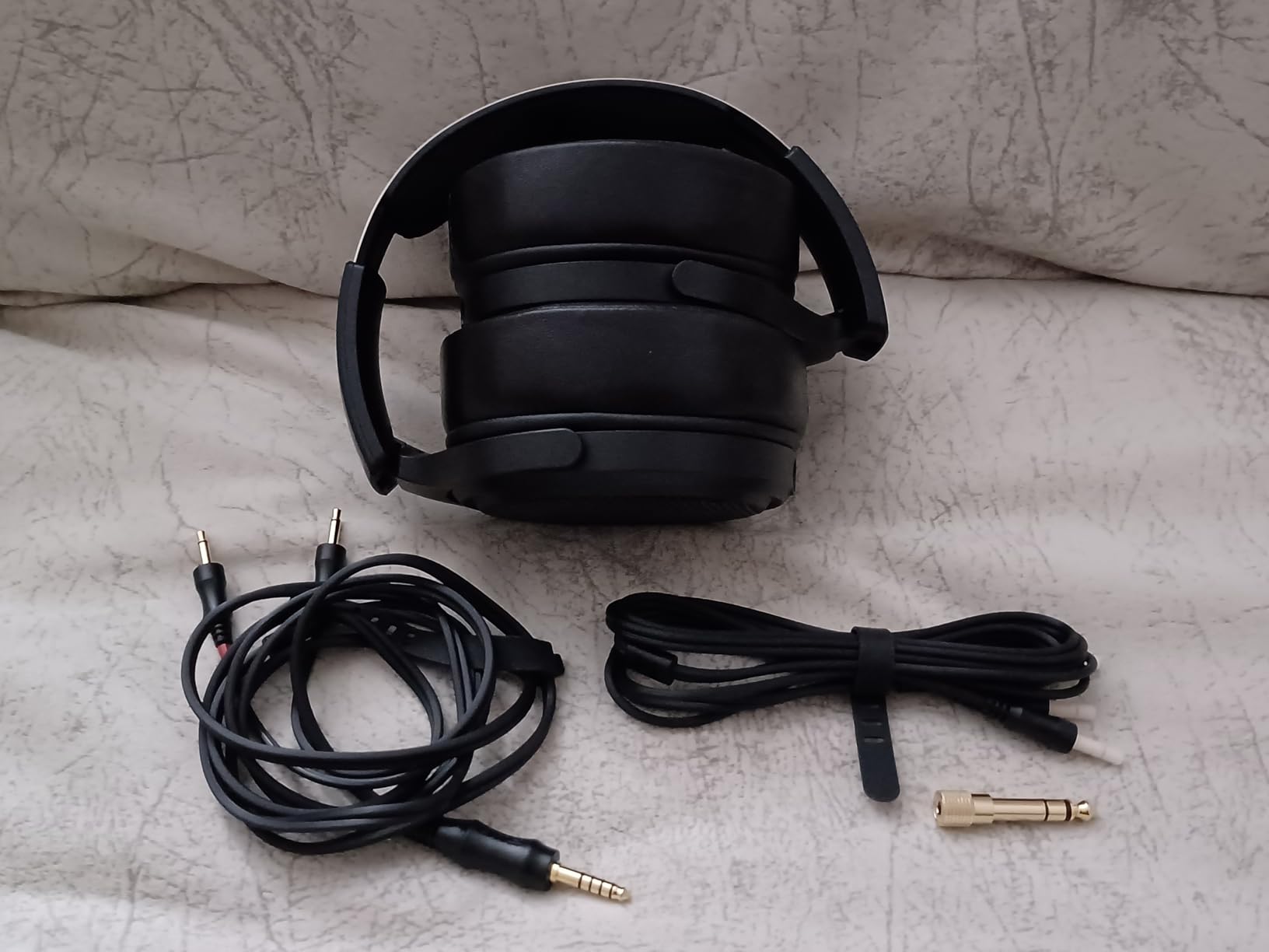 FiiO JT7 Over-Ear Planar Magnetic Headphones, 95x86mm Planar Driver, 3µm Ultra-Thin Diaphragm, Foldable Lightweight Design, Detachable 4.4mm/3.5mm Cable for Audiophiles (Black) customer photo 1