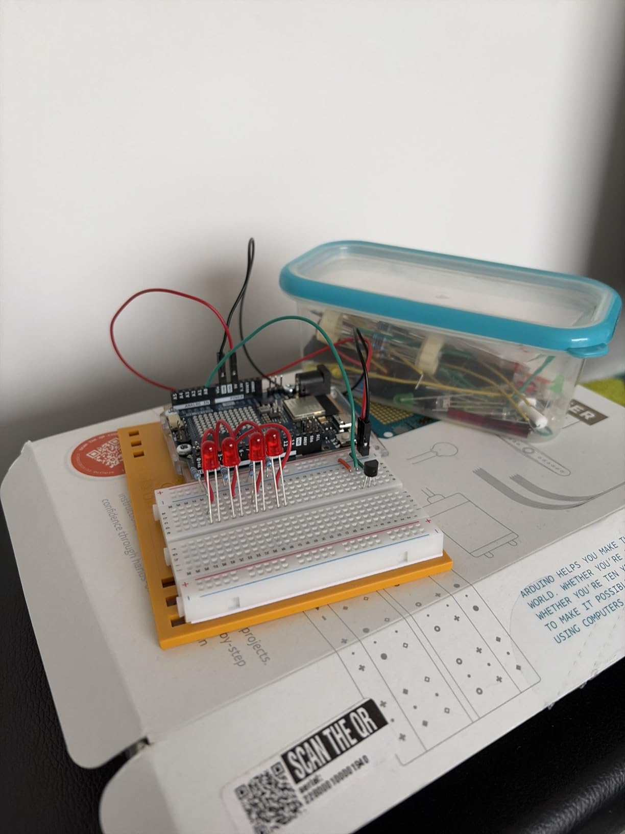 Arduino Starter Kit R4 [K000007_R4] - Learn Electronics and Coding with The UNO R4 WiFi Board, 13 Guided Projects in a Printed Book + Growing Resources Online, Official Certification Voucher customer photo 1