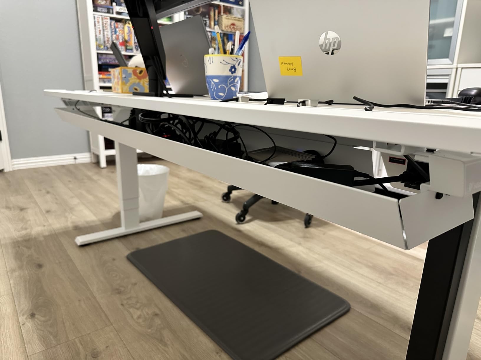 Secretlab Magnus Pro with Stealth MAGPAD Desk Mat Electric Standing Desk customer photo 2