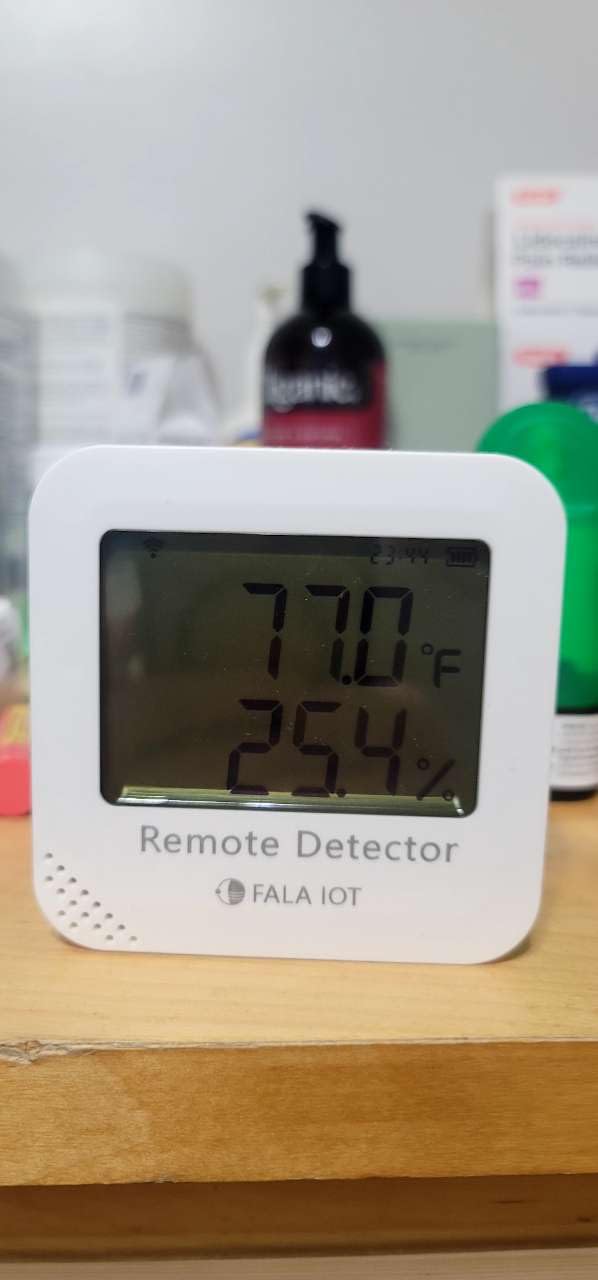 Remote WiFi Temperature & Humidity Sensor, No Subscription 24/7 Remote Temp Monitor with Email, Text Alerts, Sound & Light Alarm, Idea for RV, Pet, Greenhouse, Farm, Freezer, Server Room customer photo 1