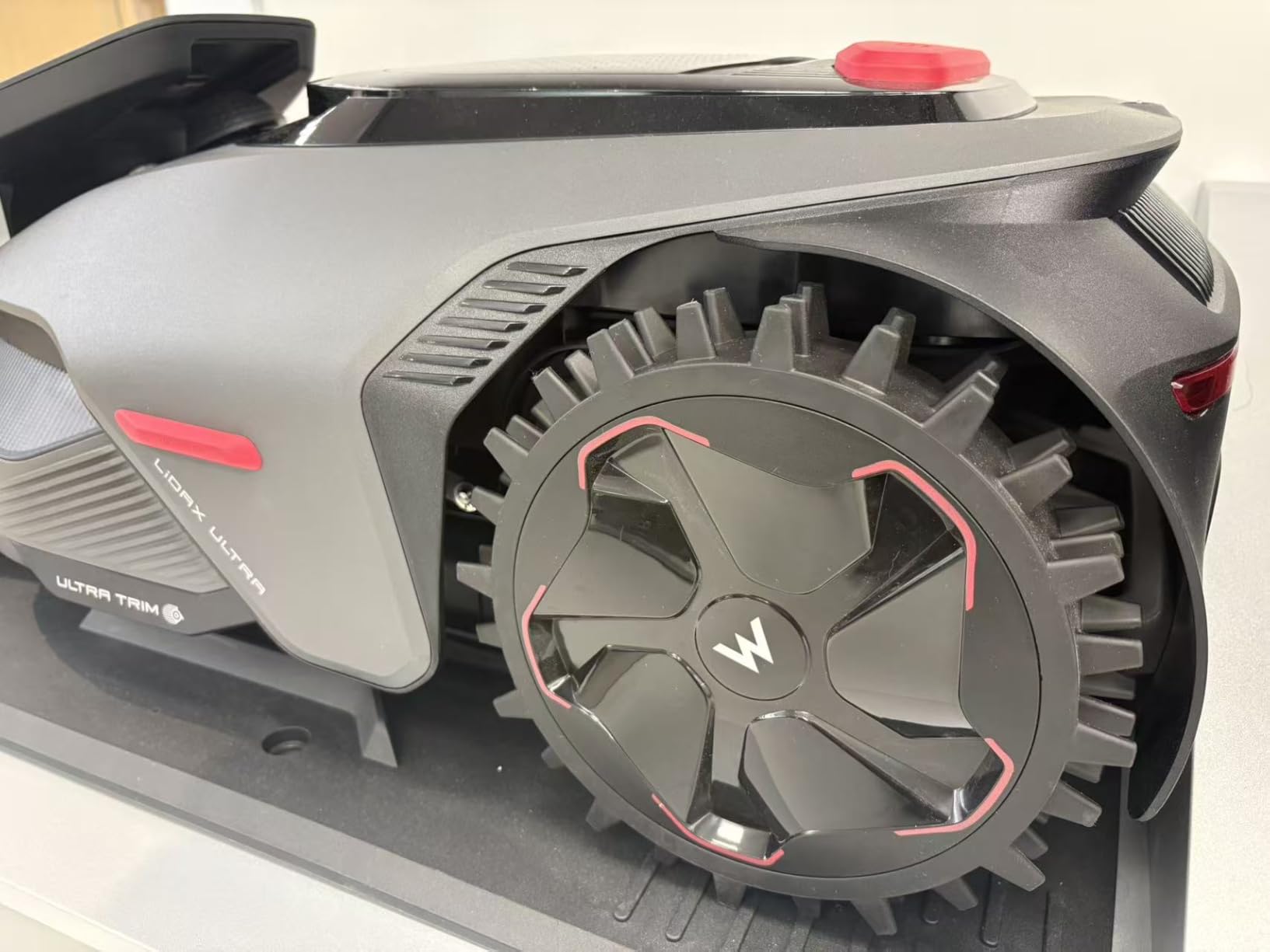 MOVA LiDAX Ultra 1000 Robot Lawn Mower Wire Free for 1/4 Acre, RTK-Free+360° 3D LiDAR+AI Vision Auto Mapping, Zero-Edge Cutting customer photo 2