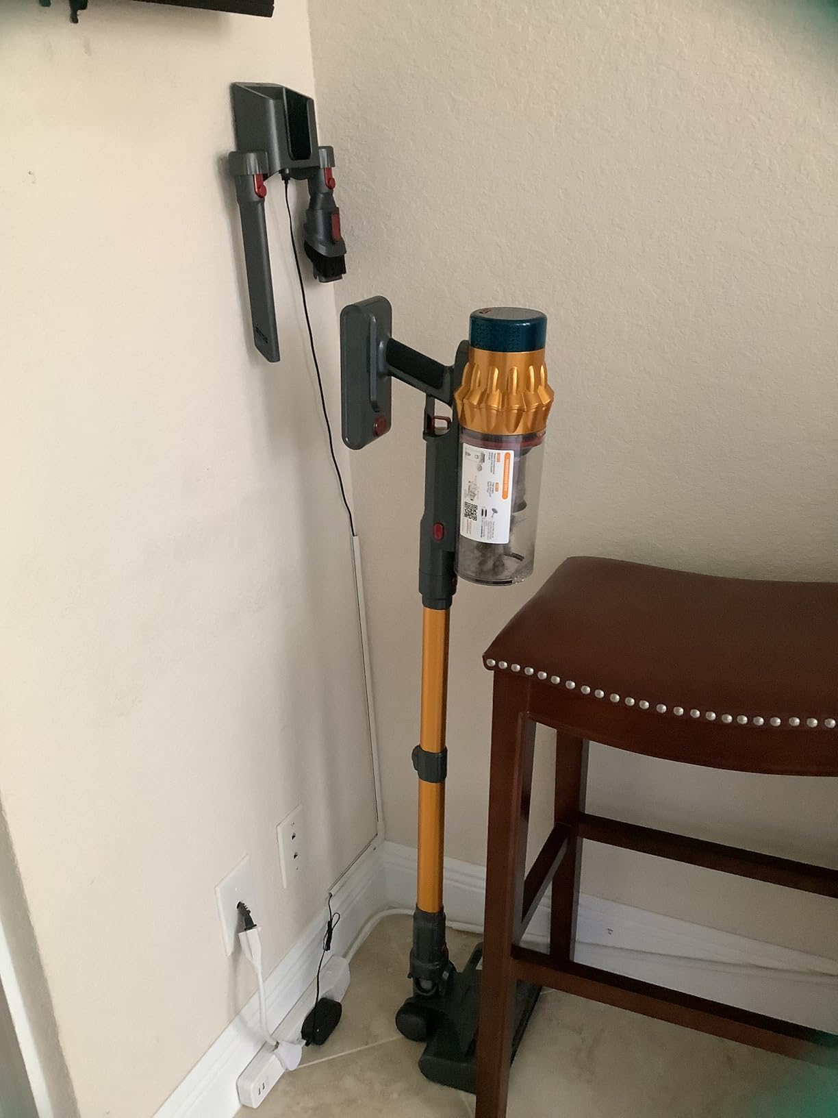 Cordless Vacuum Cleaner, 650W/55KPA/70 Mins Vacuum Cleaners for Home with Self-Standing, Anti-Tangle Brush, Smart Display and 1.8L Cup Cordless Stick Vacuum Cleaner for Pet Hair/Carpets customer photo 2