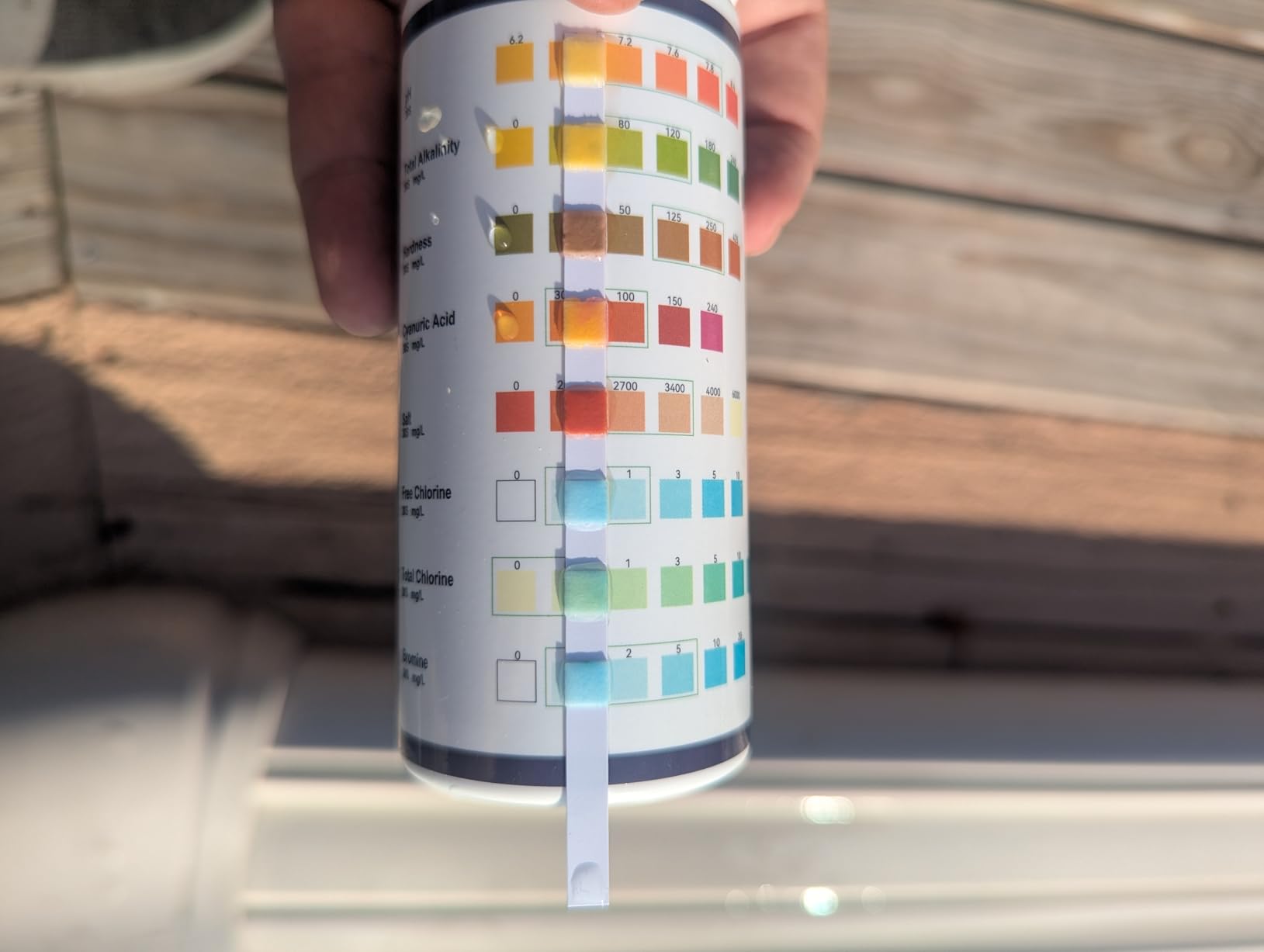 Pooloob 8-in-1 Pool and Spa Test Strips, 100 Count Water Testing Kit for Saltwater & Chlorine Pools customer photo 1