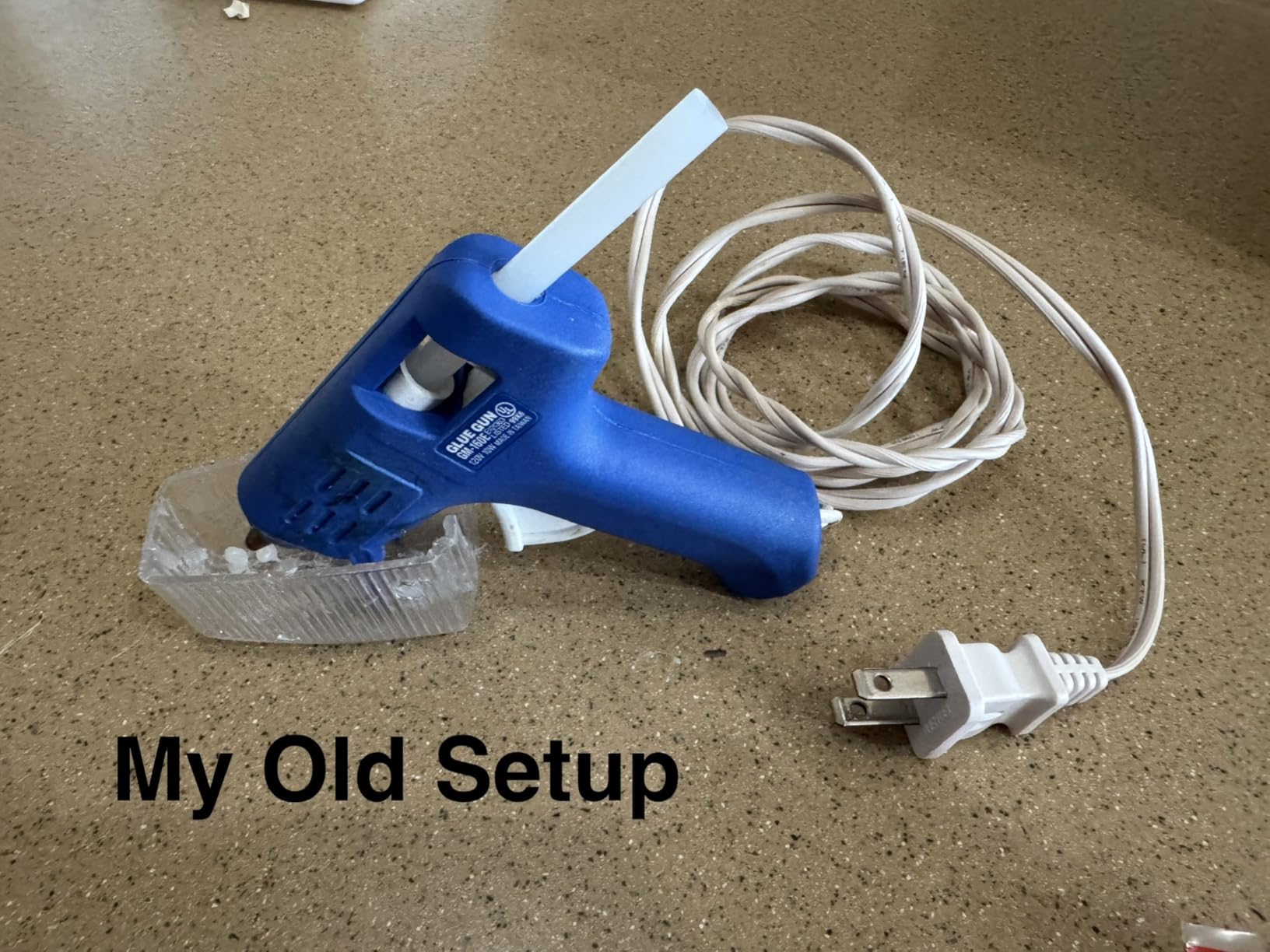 Cordless Hot Glue Gun，Fast Preheating Mini Glue Gun with 20 Sticks Set，2200mAh Built-in Battery, Anti-Scald，Anti-Drip，Smart Power-Off，Metal Base and Stand for DIY, Crafts, Home Repairs，White customer photo 2