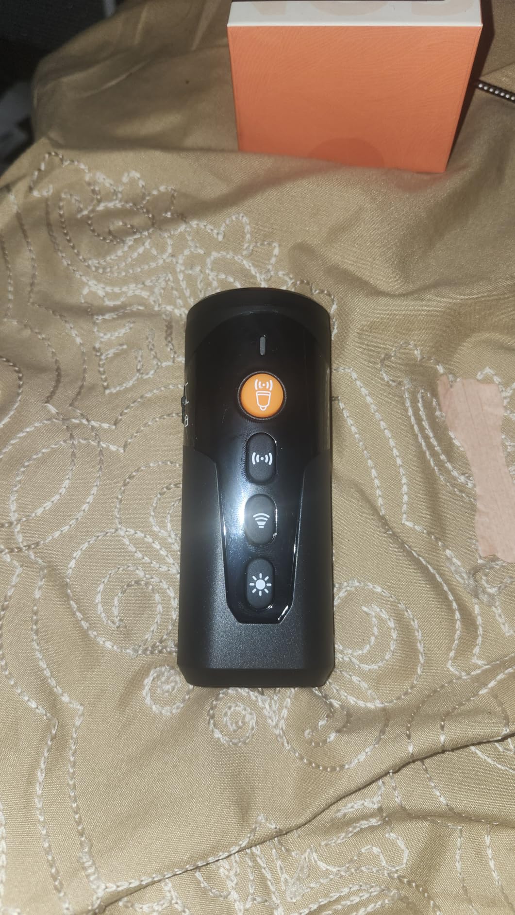 URCHIN Dog Bark Deterrent Device, 3X Ultrasonic Anti Barking Device 6 Modes Dog Trainer Rechargeable & Portable Safe Bark Control Indoor Outdoor for All Dogs with LED Flashlight - Black customer photo 1