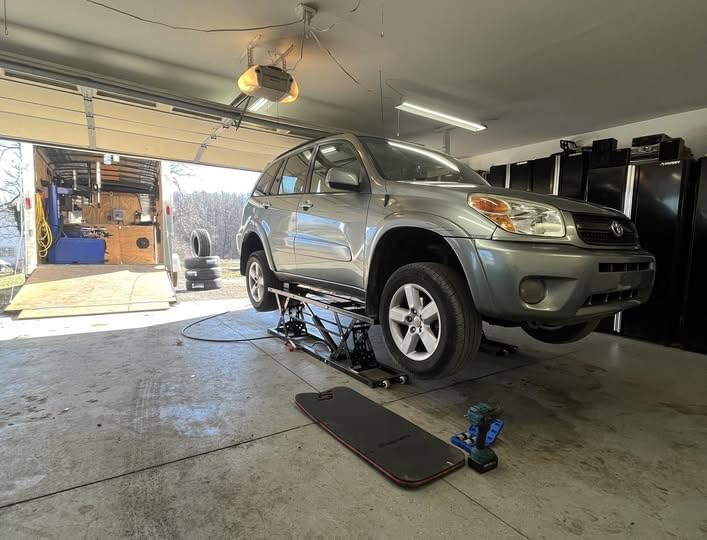 Albott 8000 LBS Portable Car Lift, Heavy-Duty Q355B Steel Construction Vehicle Lift, 25-30s Fast Cycle, Adjustable Height up to 27.4