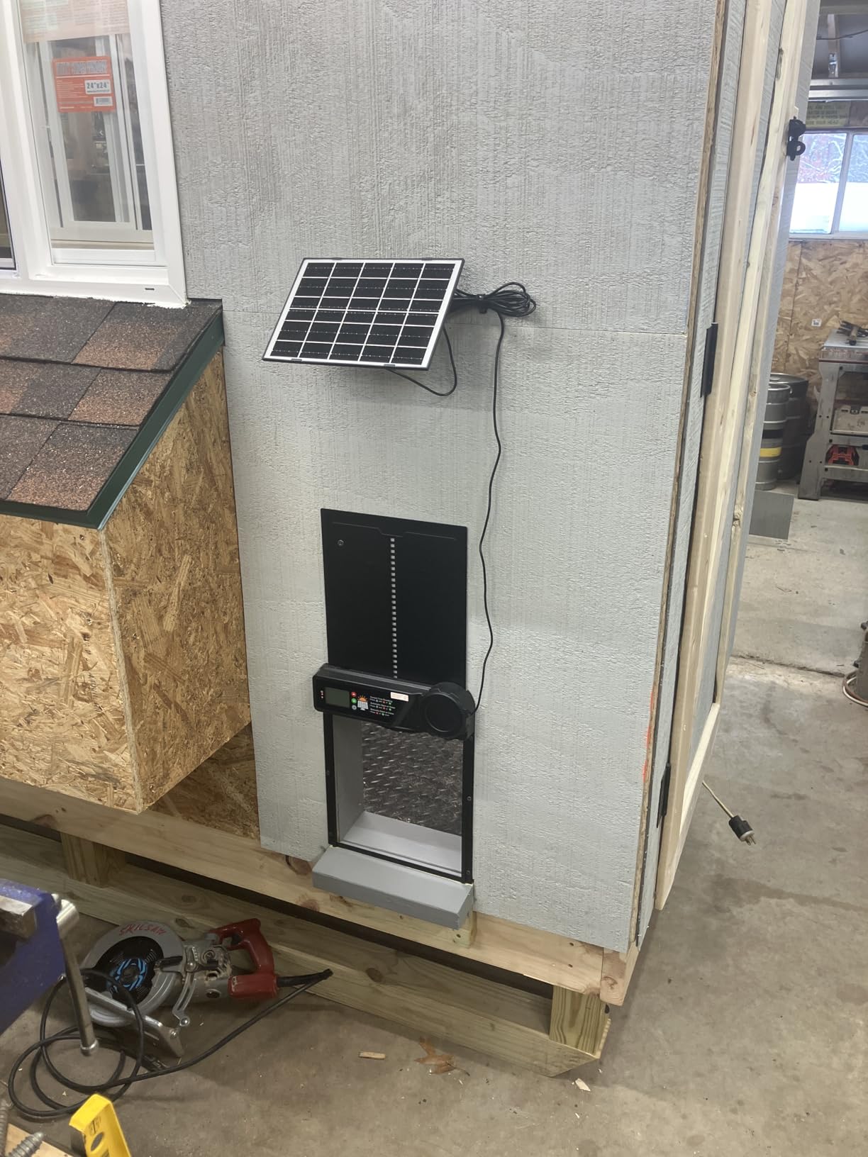 7W Solar Powered Automatic Large Chicken Coop Door with 4 Mode LCD Display, 49ft Remote Control, Timer, Light Sensor, USB-C Charger, Weatherproof Aluminum Alloy Door Applicable to Poultry Duck Coop customer photo 1